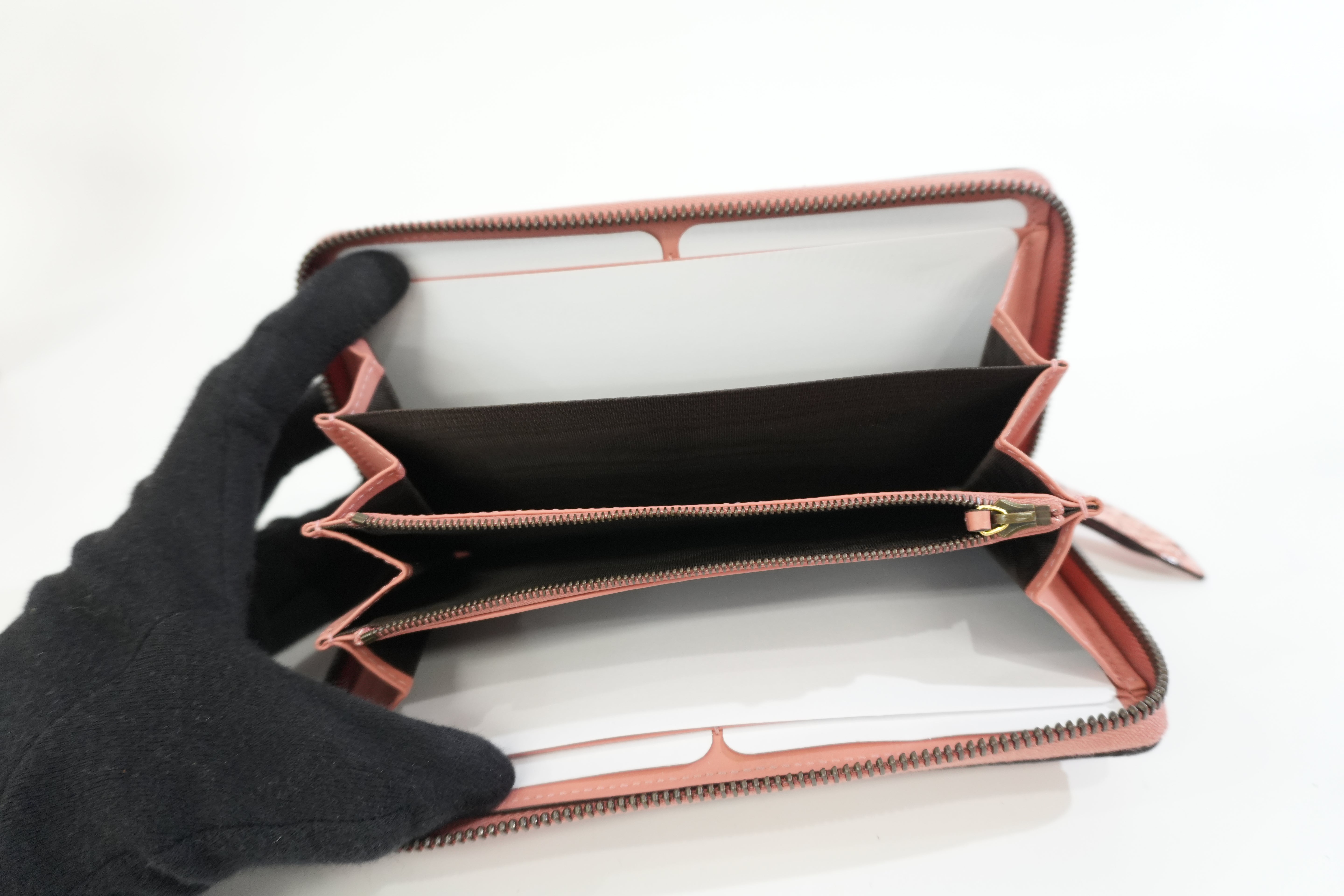 Pre-owned Gucci Snakeskin Leather Zippy Wallet Pink