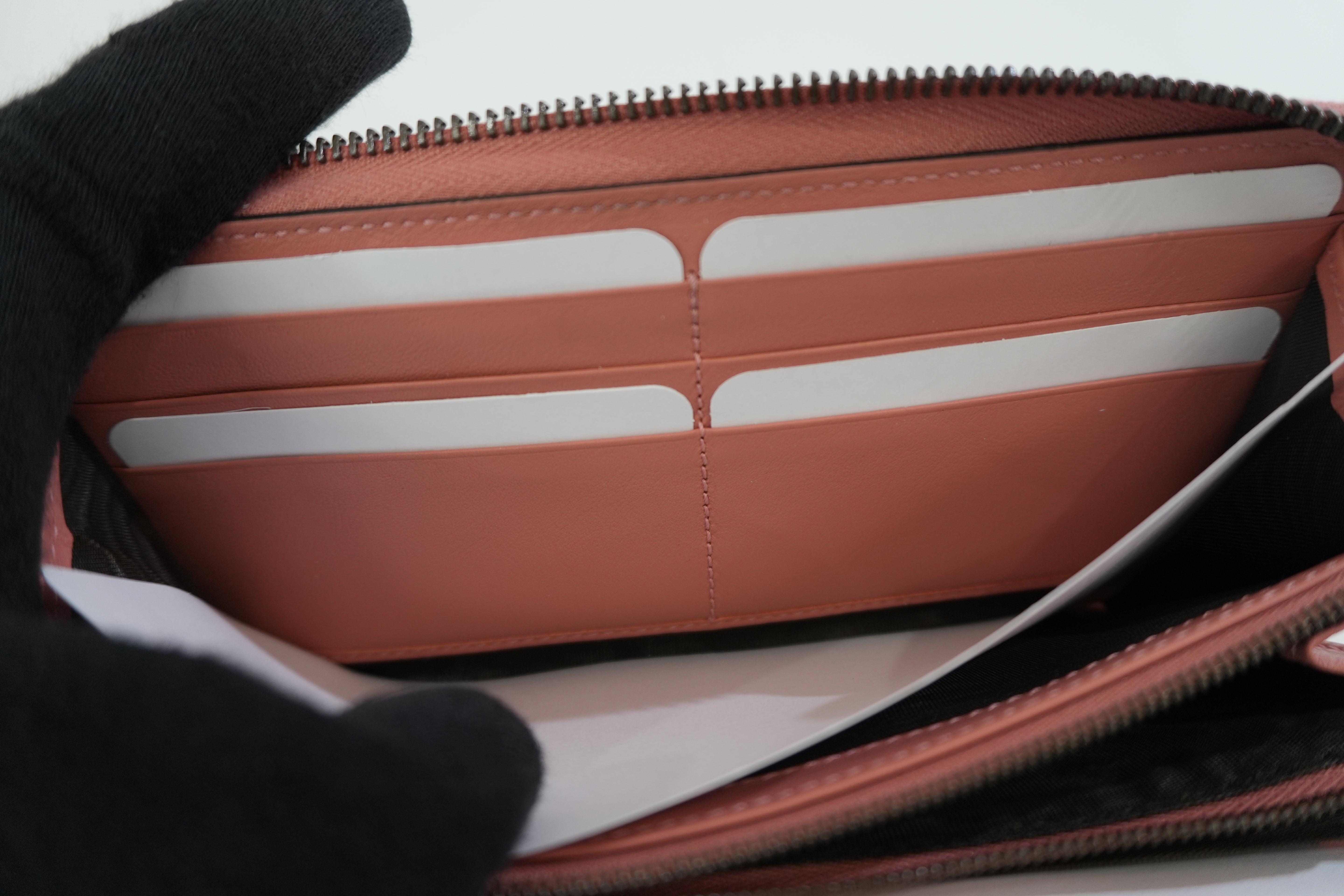 Pre-owned Gucci Snakeskin Leather Zippy Wallet Pink