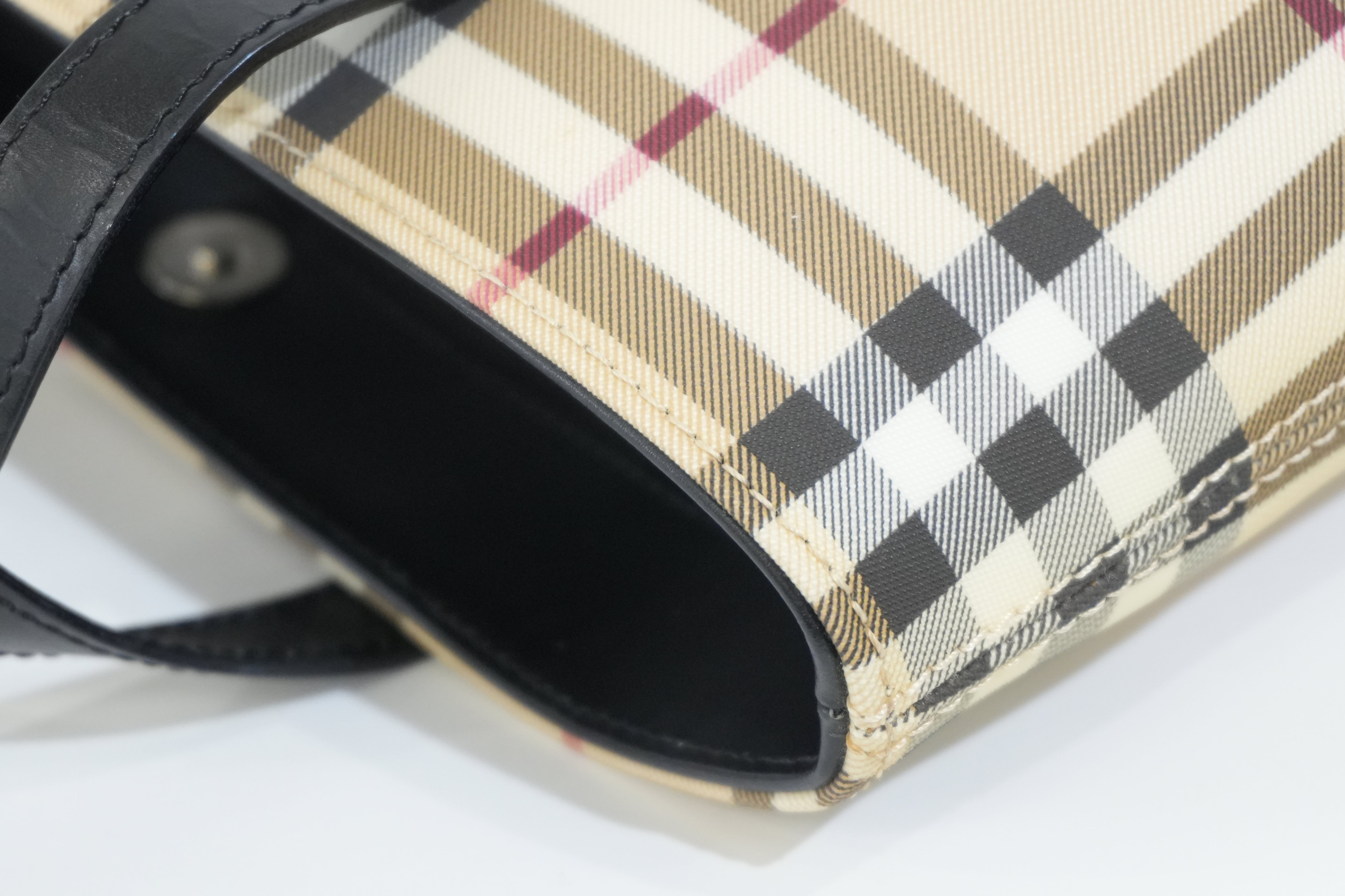 Pre-owned Burberry House Check Handbag Beige