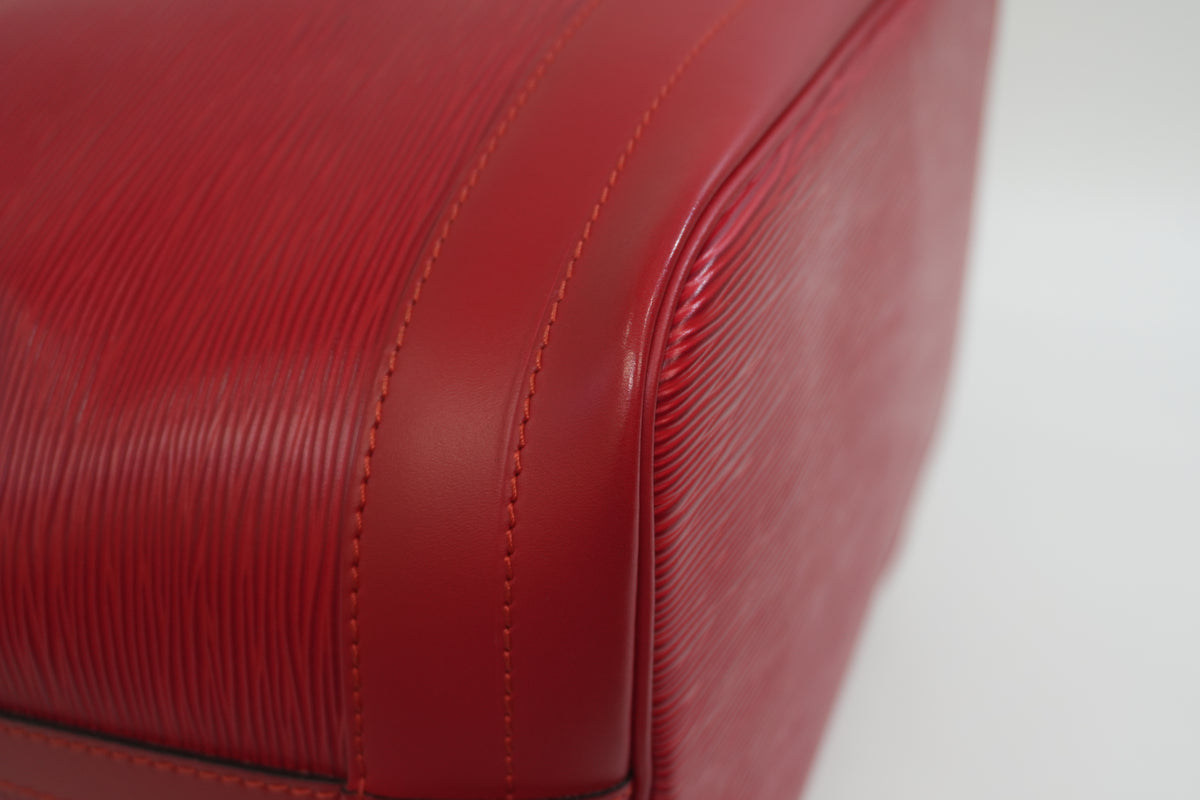 Pre-Owned Louis Vuitton Epi Noe GM Bucket Bag red
