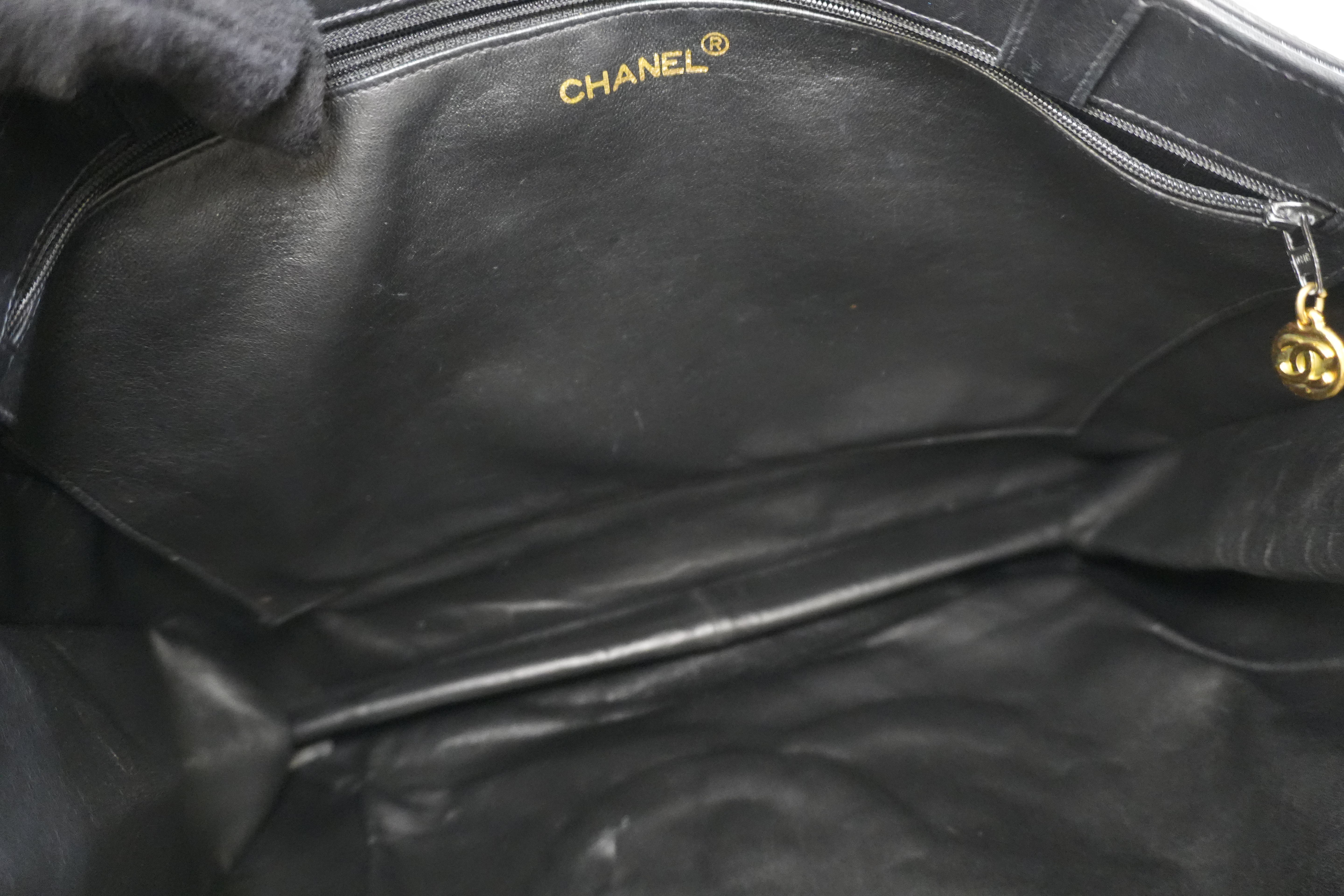 Pre-owned Chanel Lambskin Leather Chain Tote Bag Black
