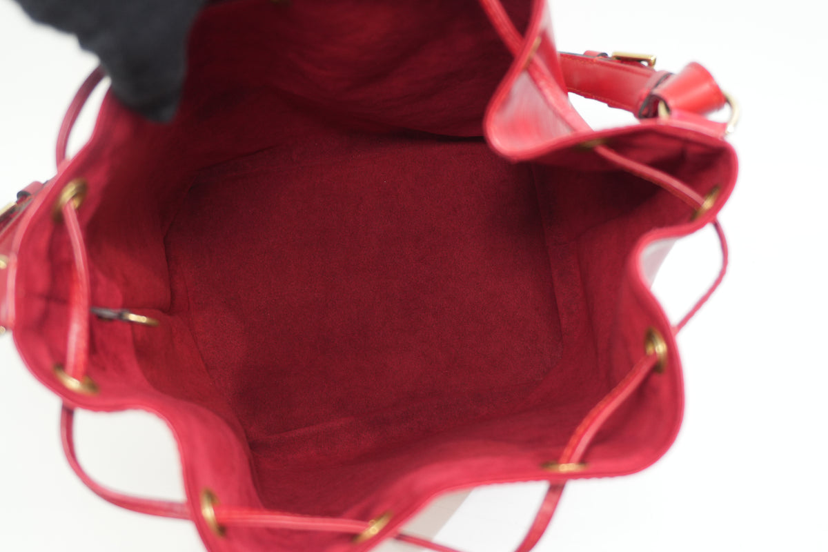 Pre-Owned Louis Vuitton Epi Noe GM Bucket Bag red