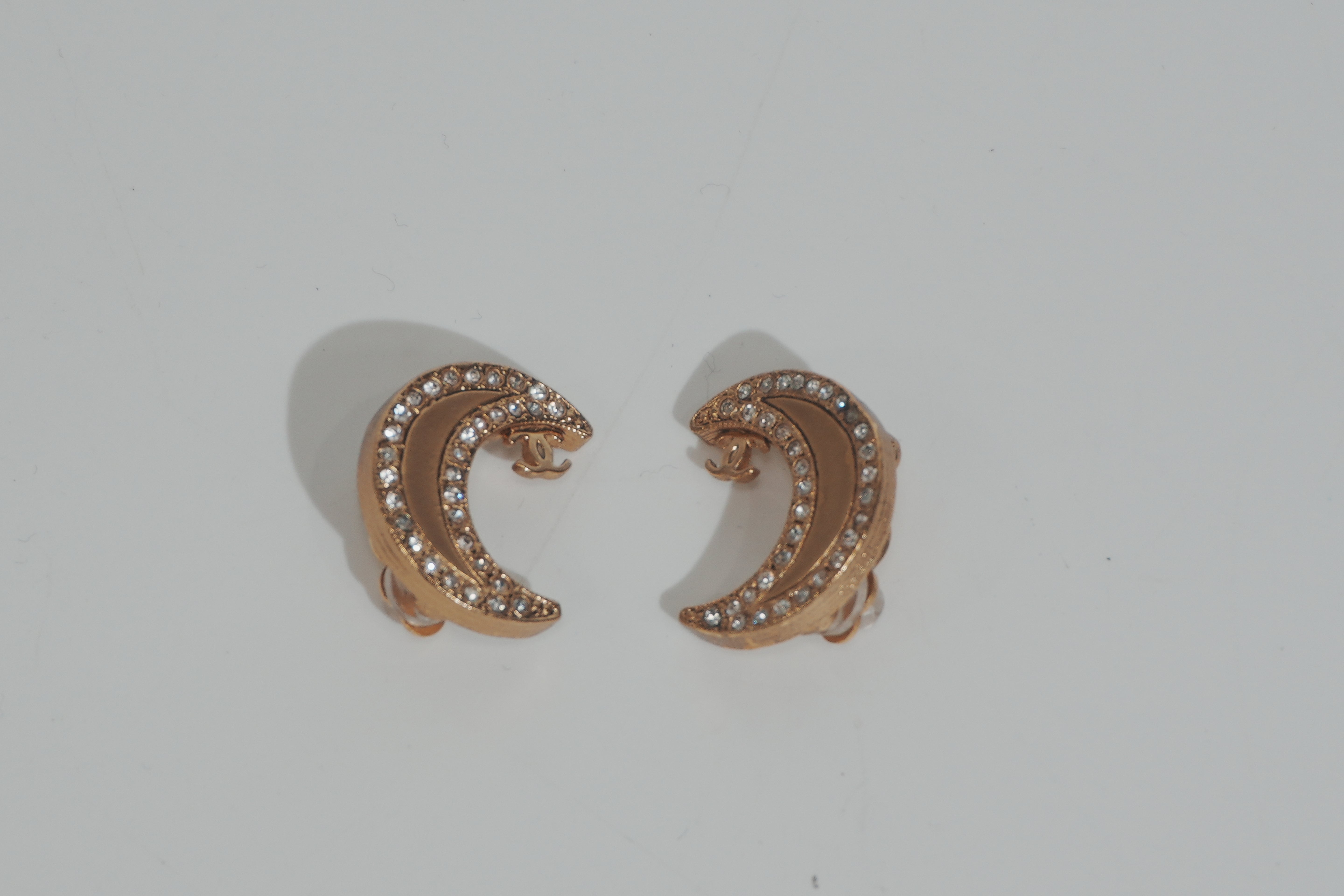 Pre-owned Chanel Quarter Moon Clip On Earrings