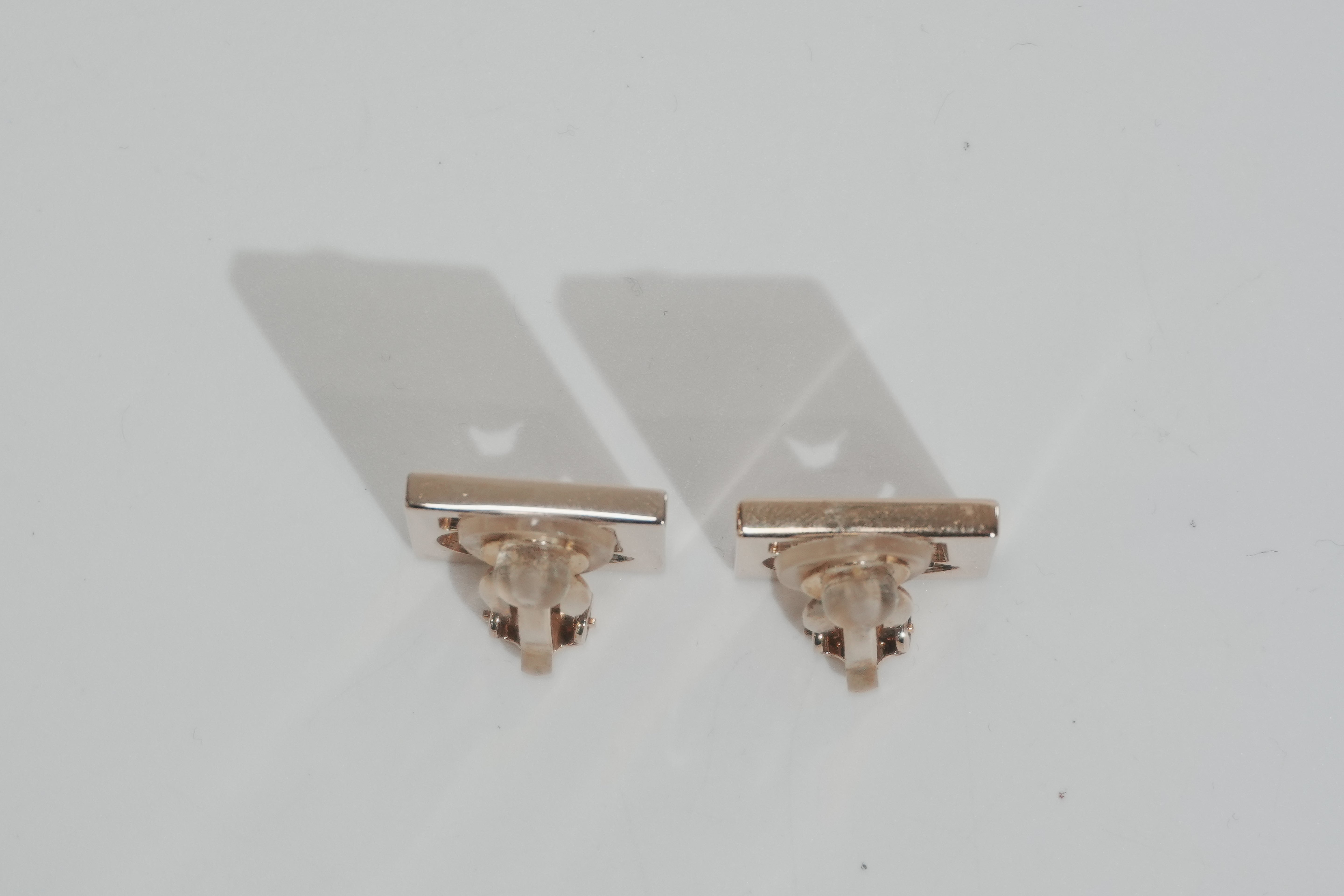 Pre-owned Chanel No. 5 Clip on Earrings Pink