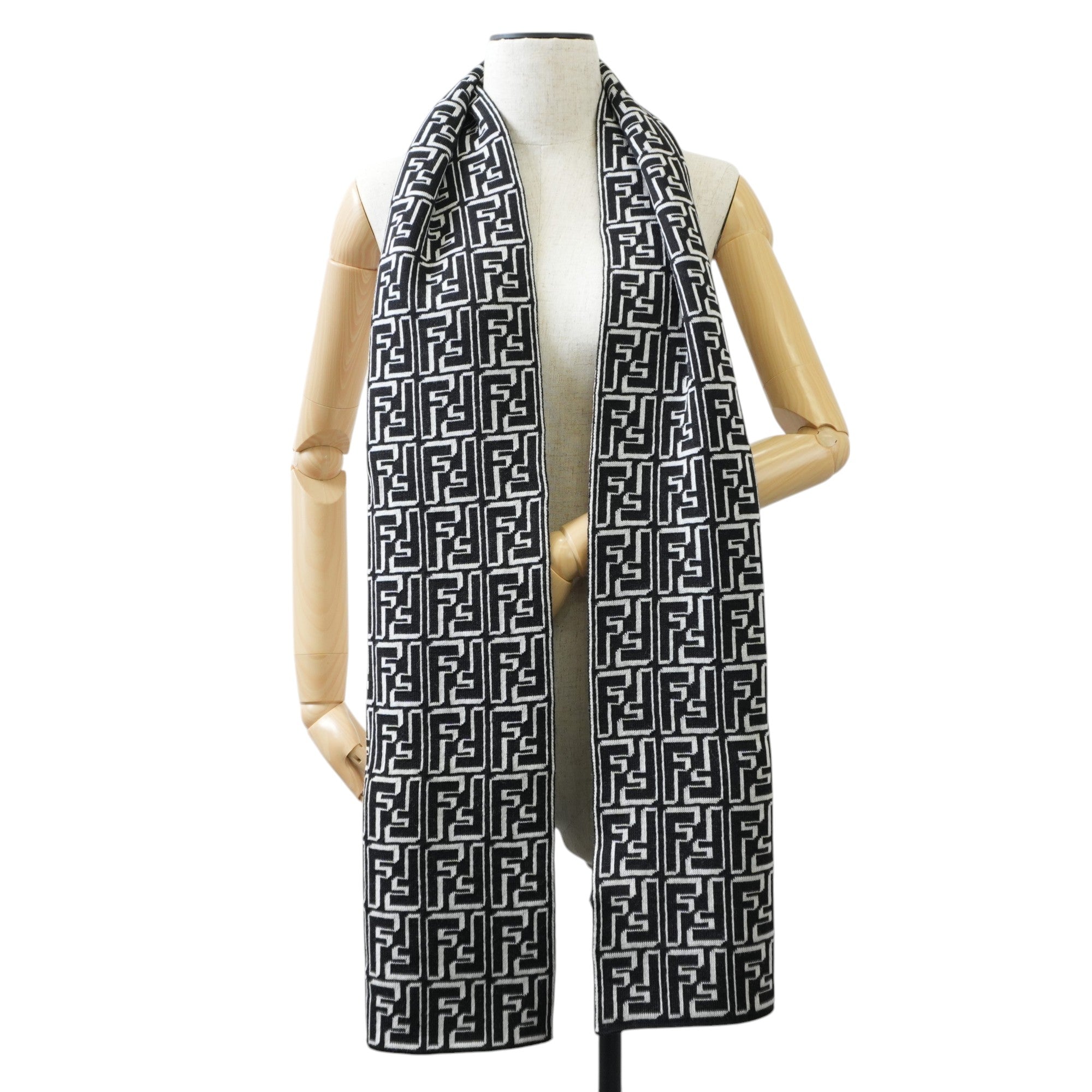 Pre-owned Fendi Scarf