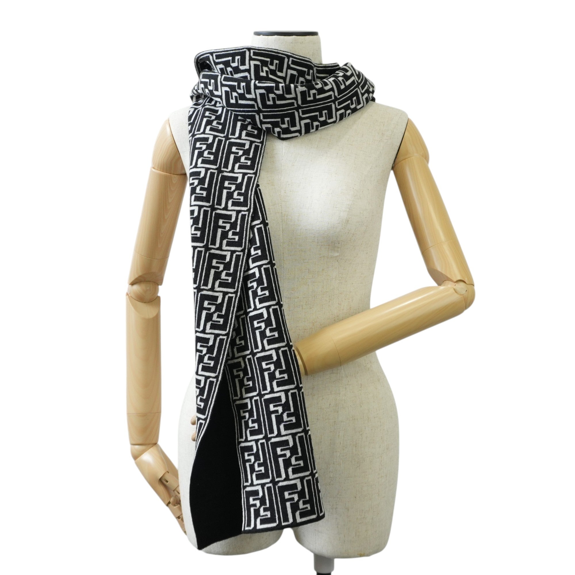Pre-owned Fendi Scarf