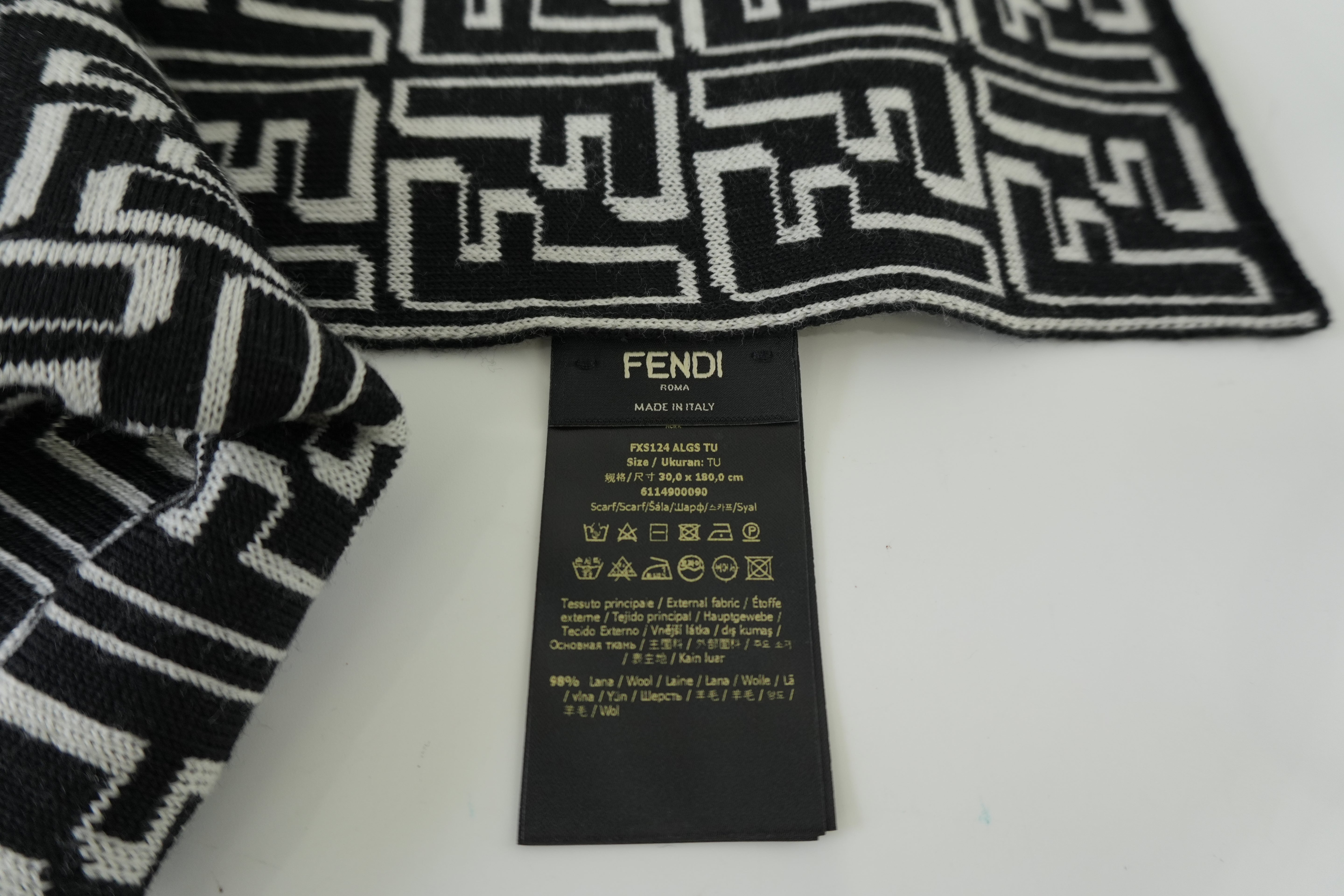 Pre-owned Fendi Scarf