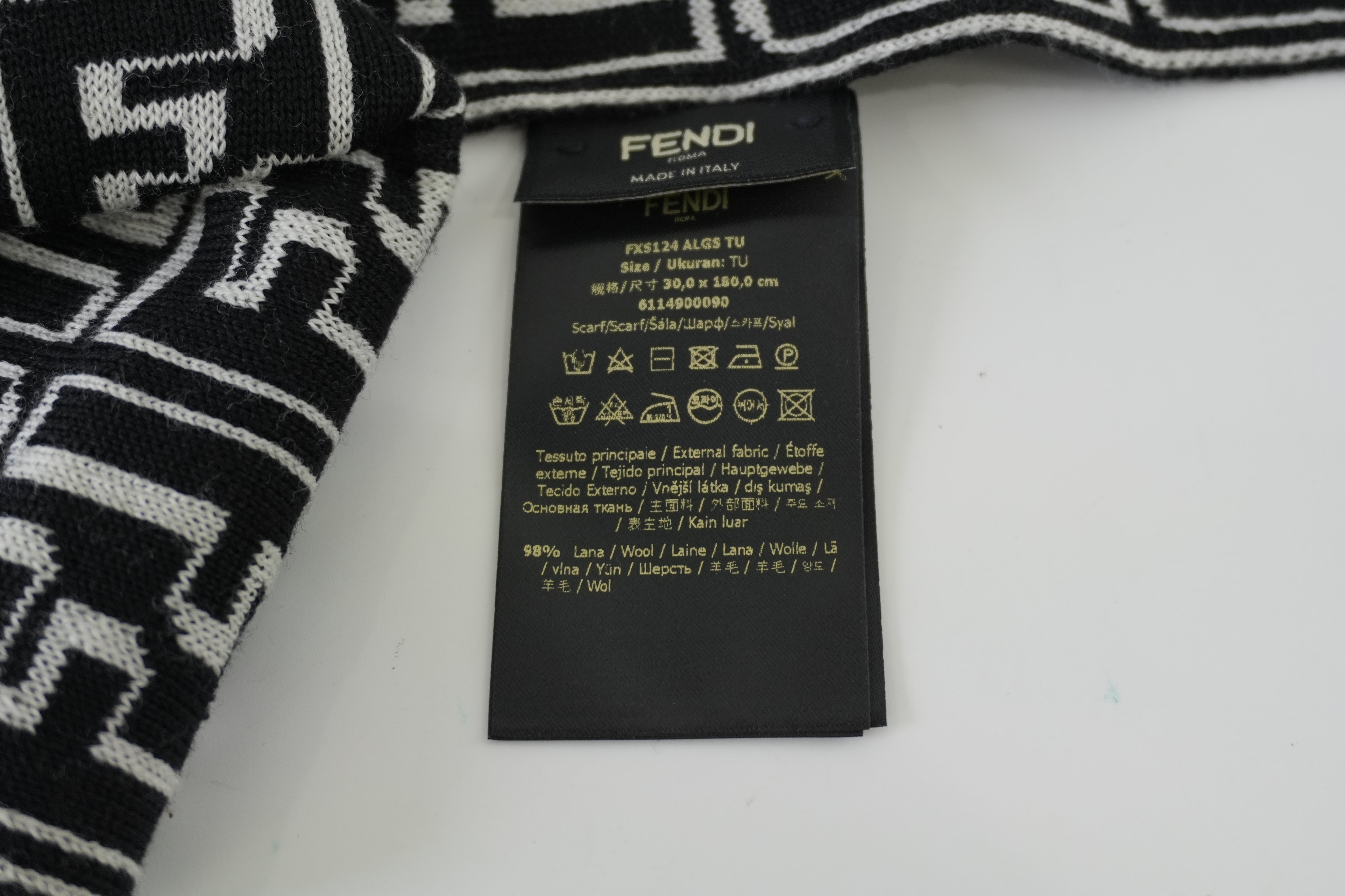 Pre-owned Fendi Scarf