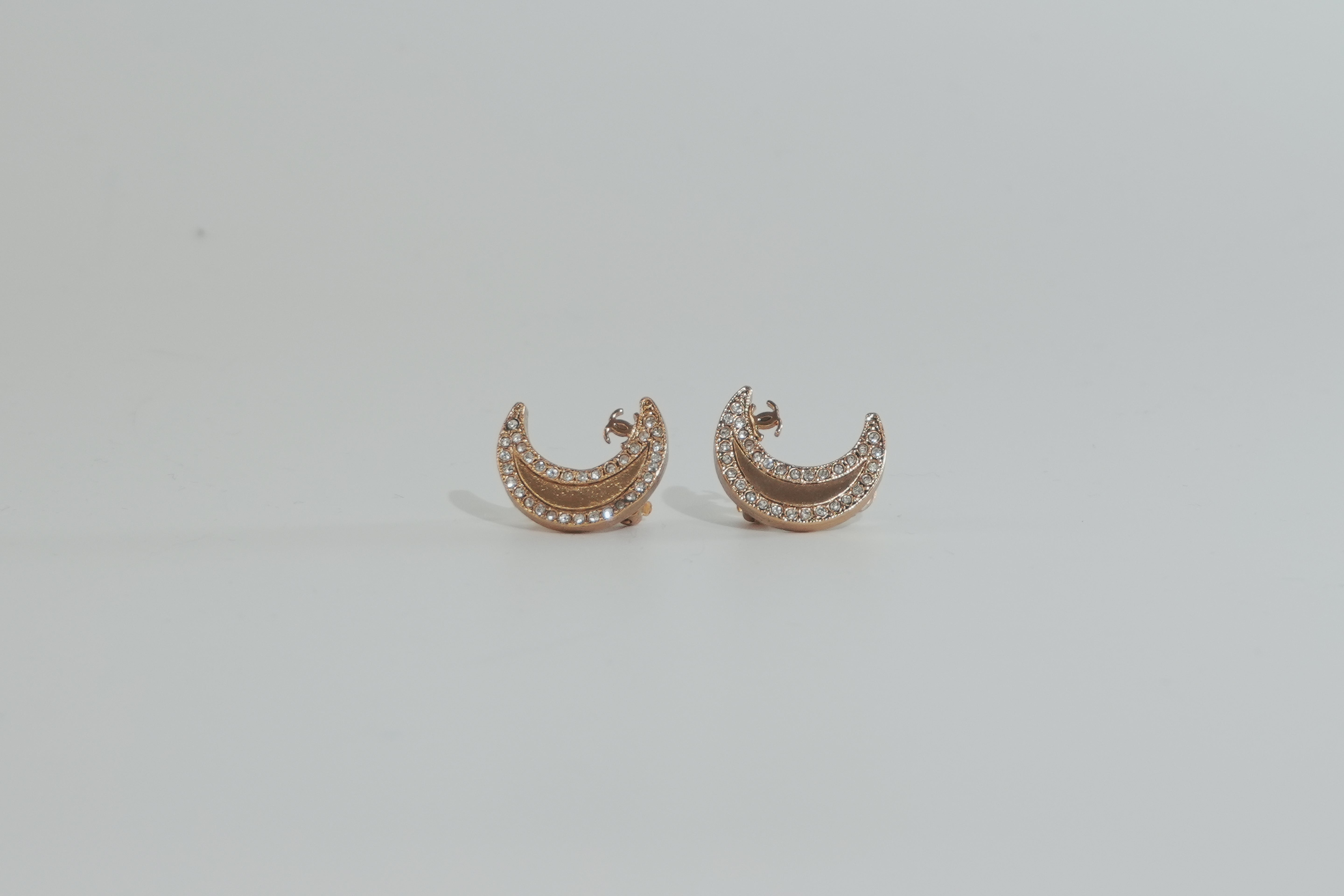 Pre-owned Chanel Quarter Moon Clip On Earrings