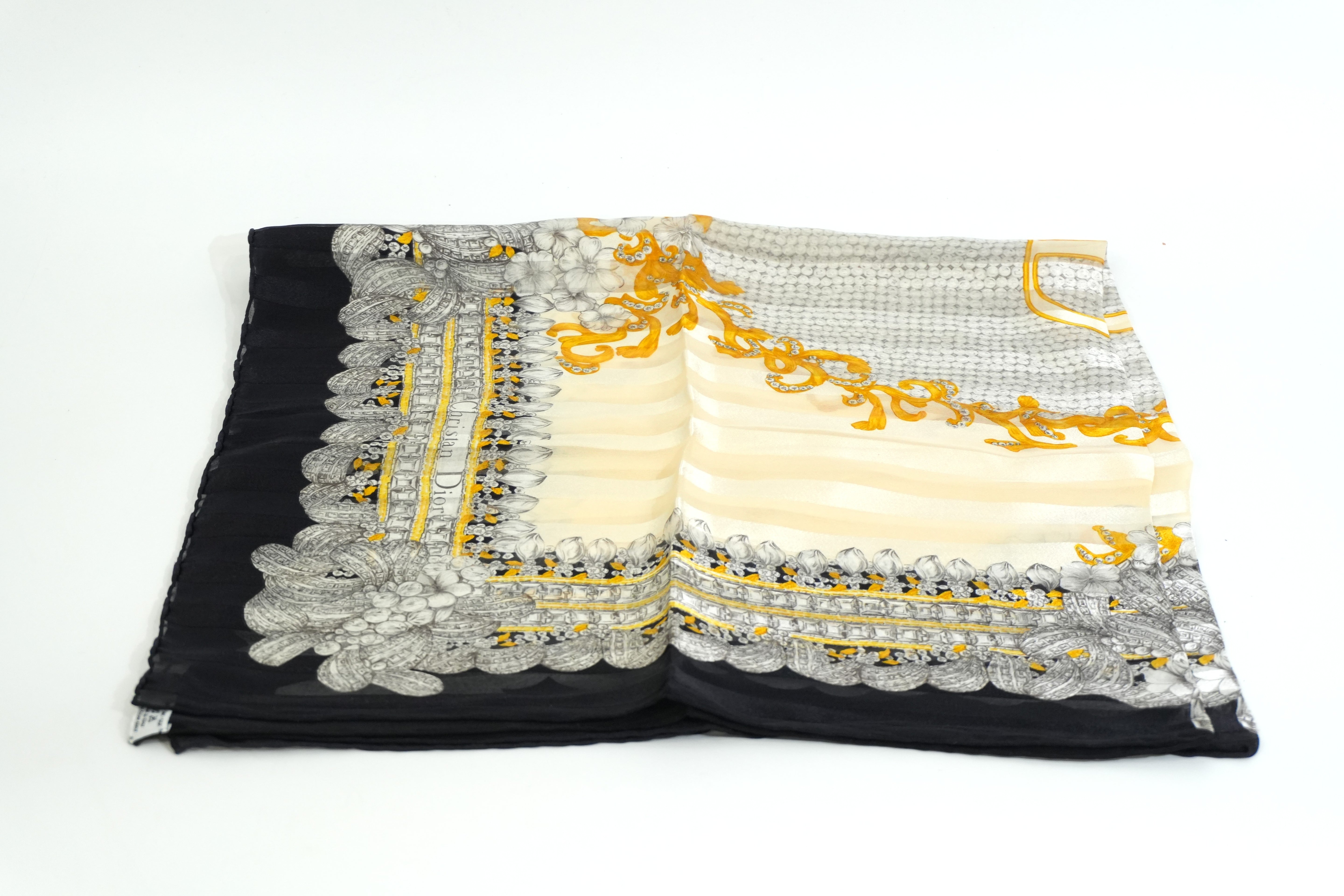 Pre-owned Dior Scarf White and Gold