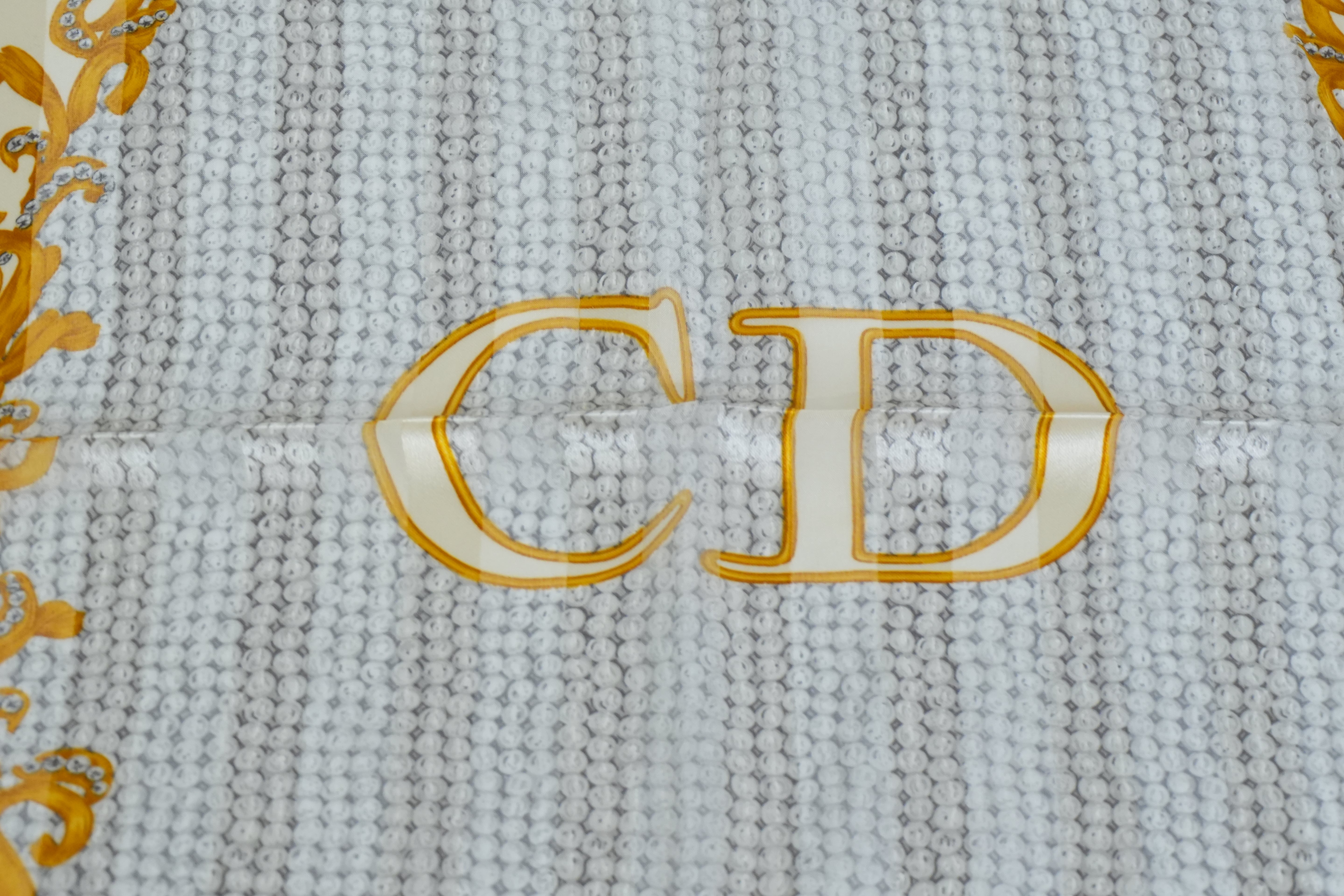 Pre-owned Dior Scarf White and Gold