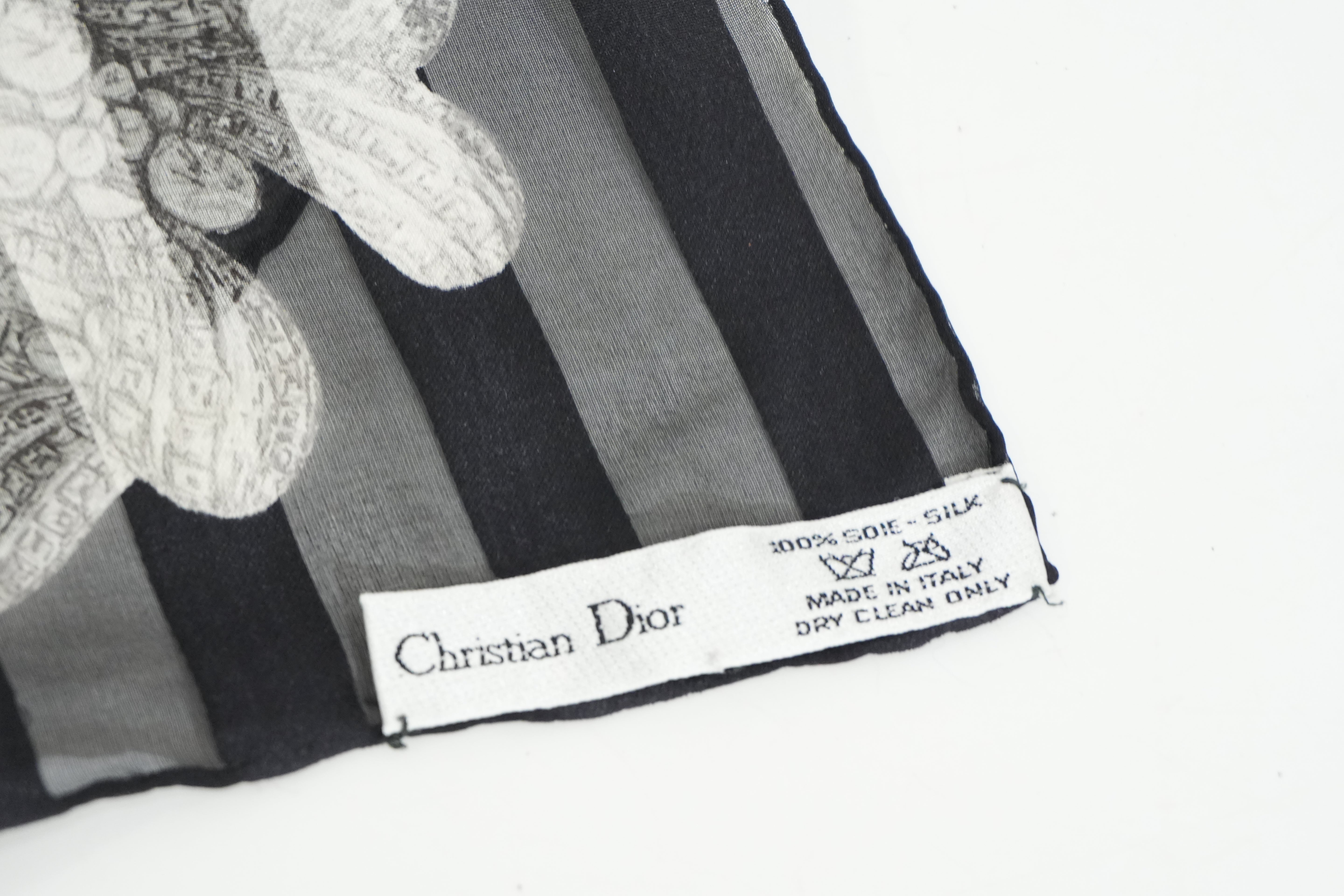 Pre-owned Dior Scarf White and Gold