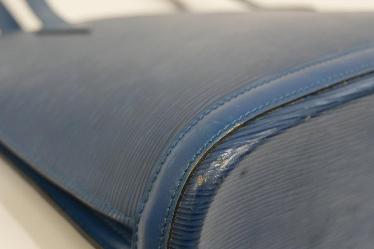 Pre-Owned Louis Vuitton Epi Lussac Shoulder Bag Blue