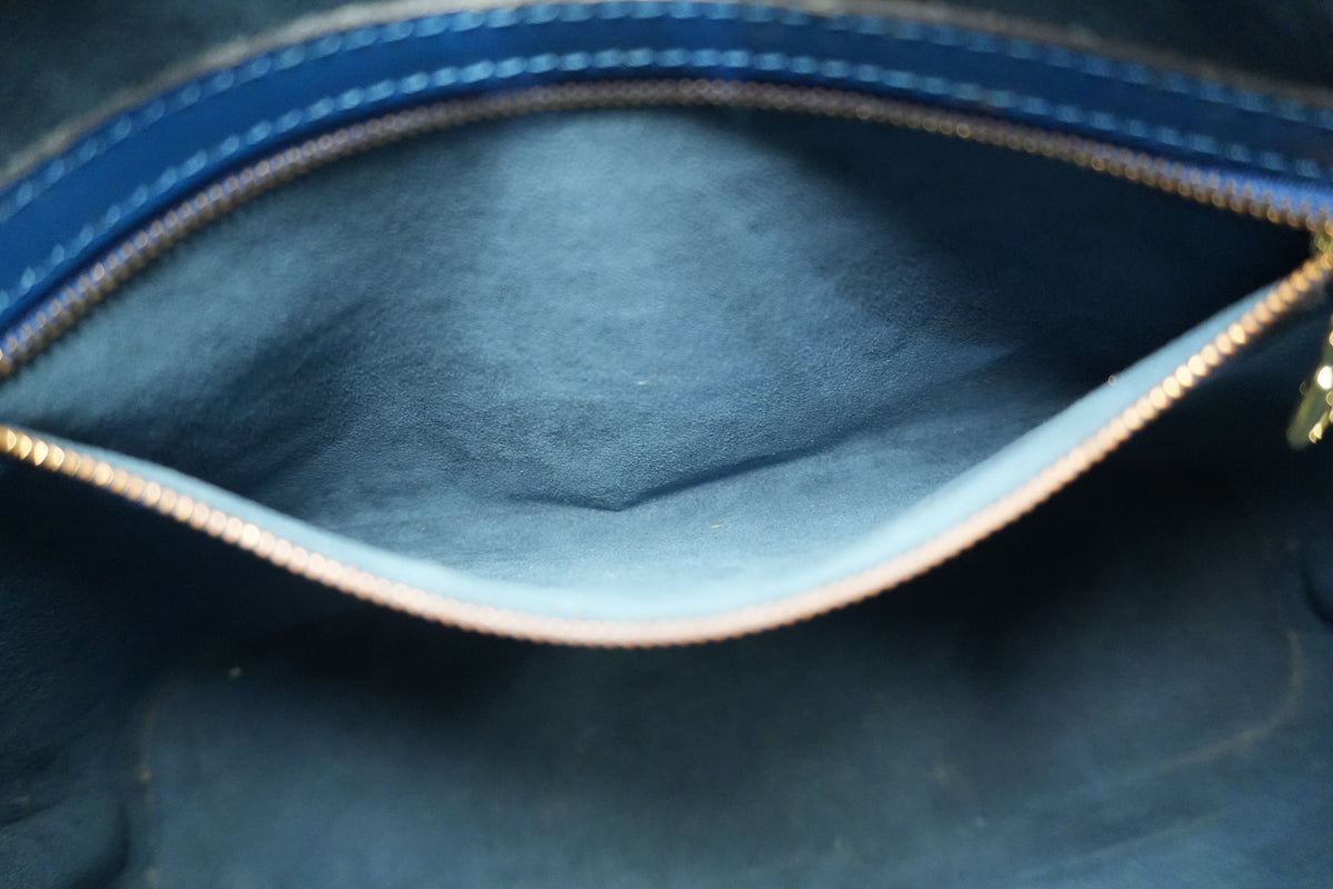 Pre-Owned Louis Vuitton Epi Lussac Shoulder Bag Blue