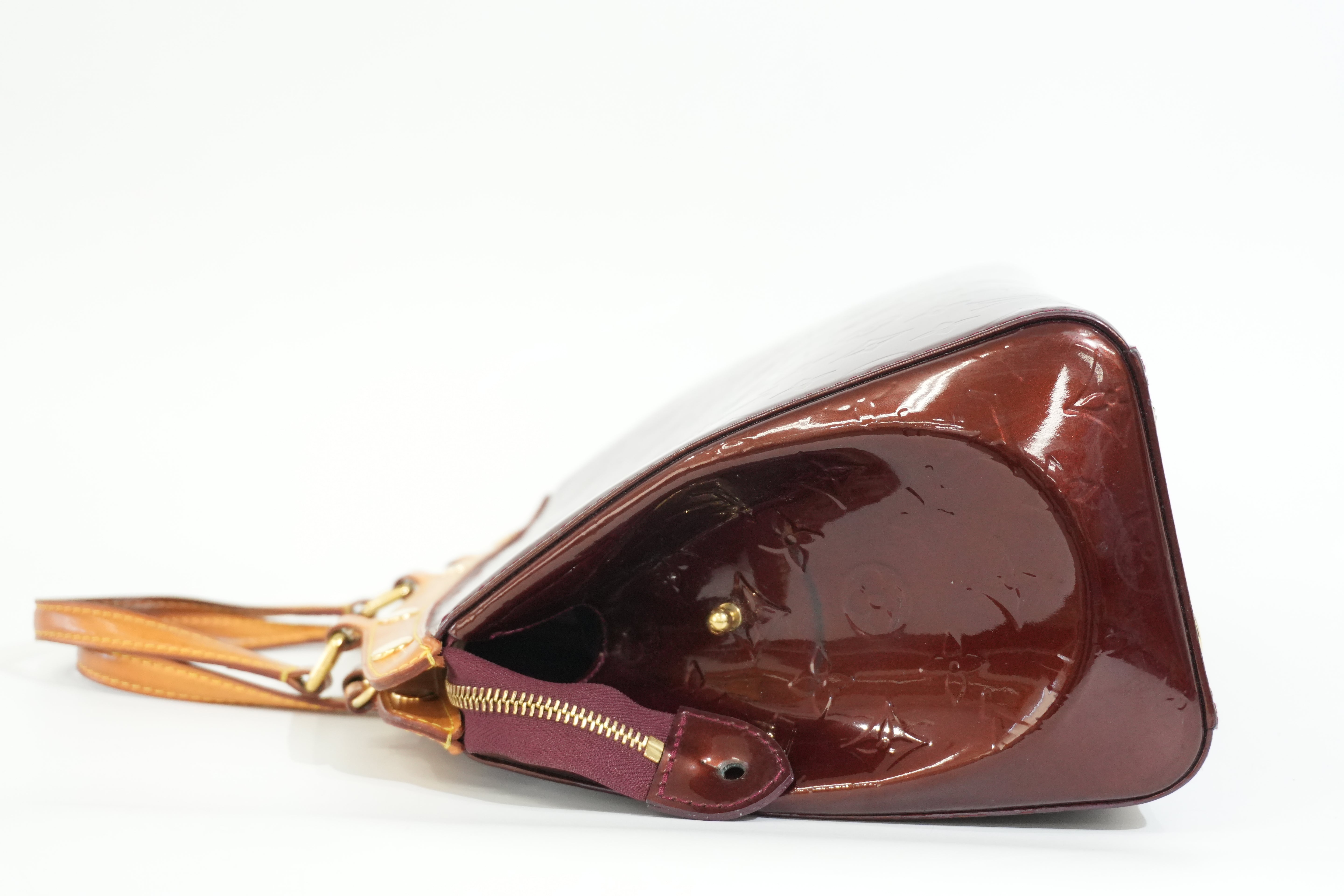 Pre-owned Louis Vuitton Vernis Brea Handbag Rouge Fauviste