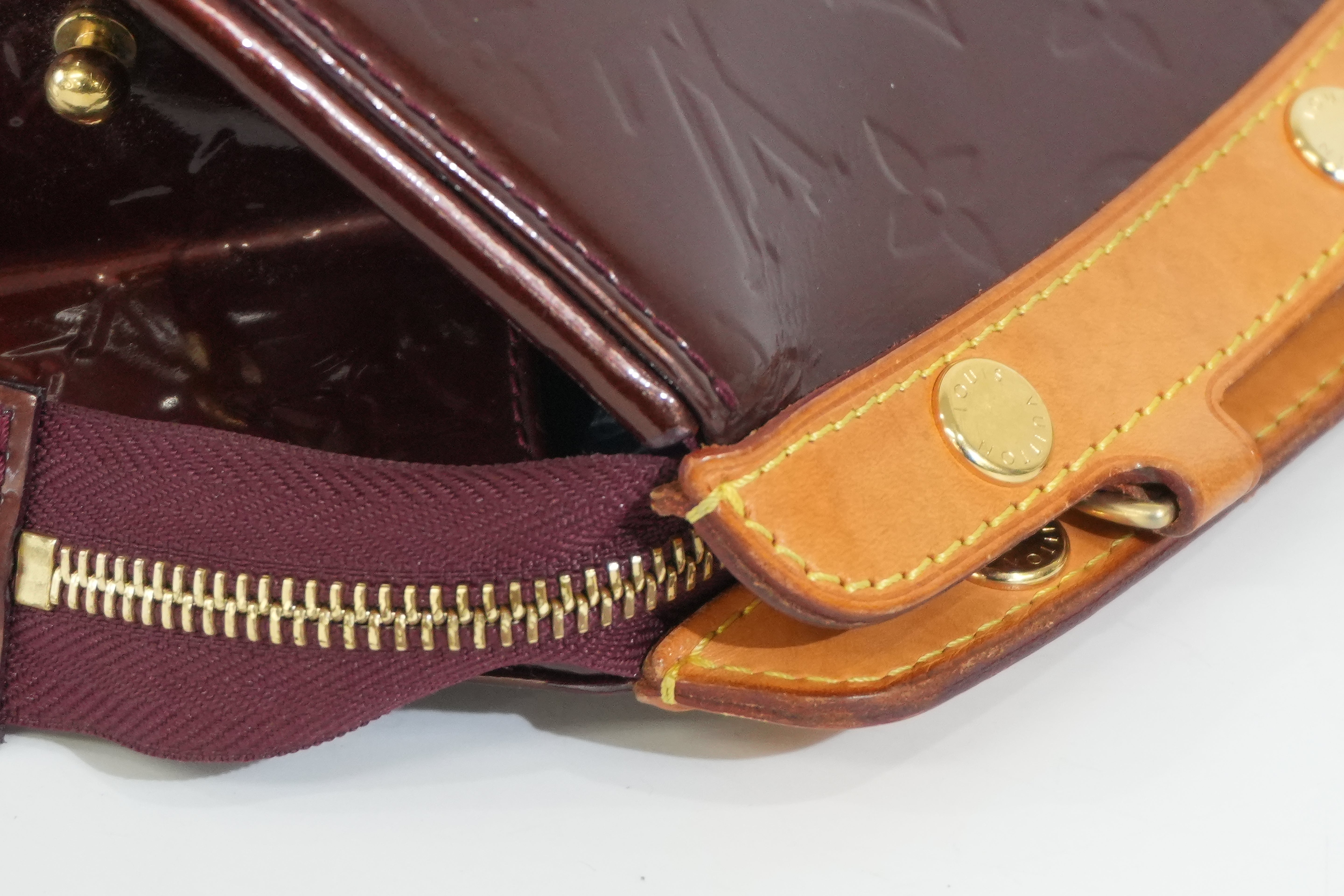 Pre-owned Louis Vuitton Vernis Brea Handbag Rouge Fauviste
