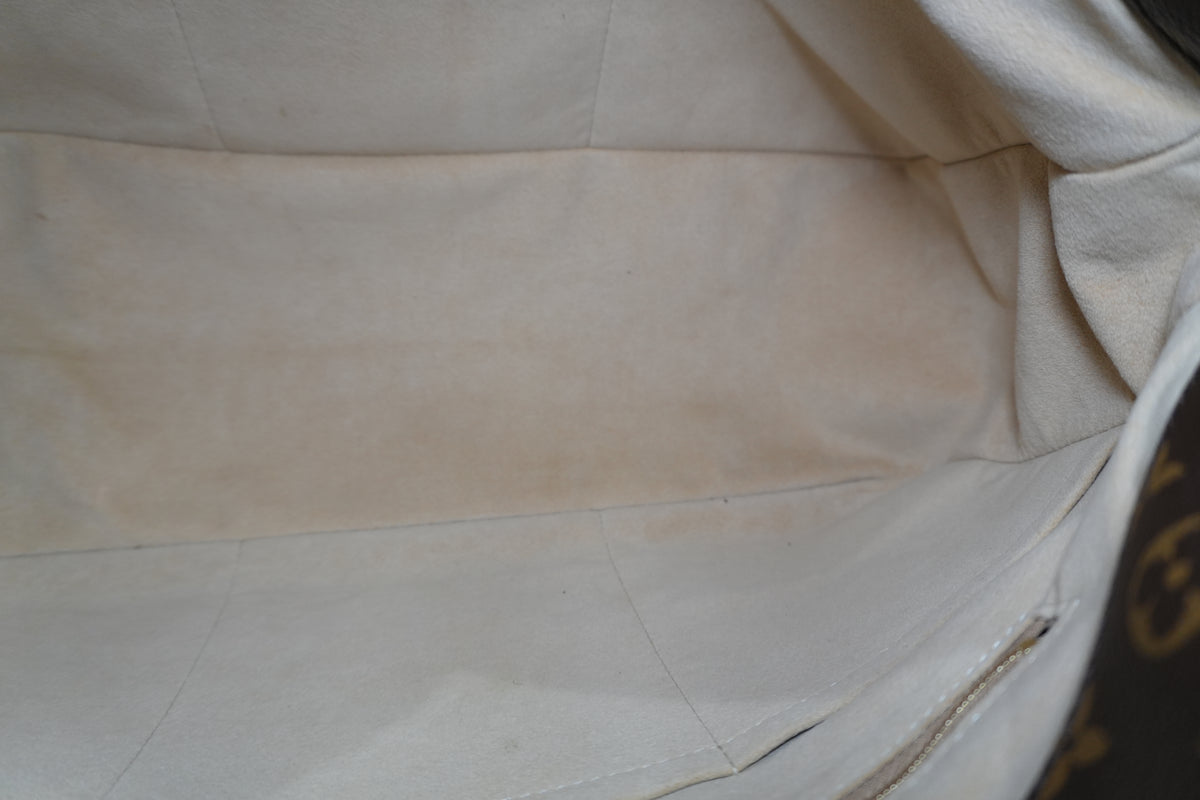 Pre-Owned Louis Vuitton Artsy MM Hobo Shoulder Bag