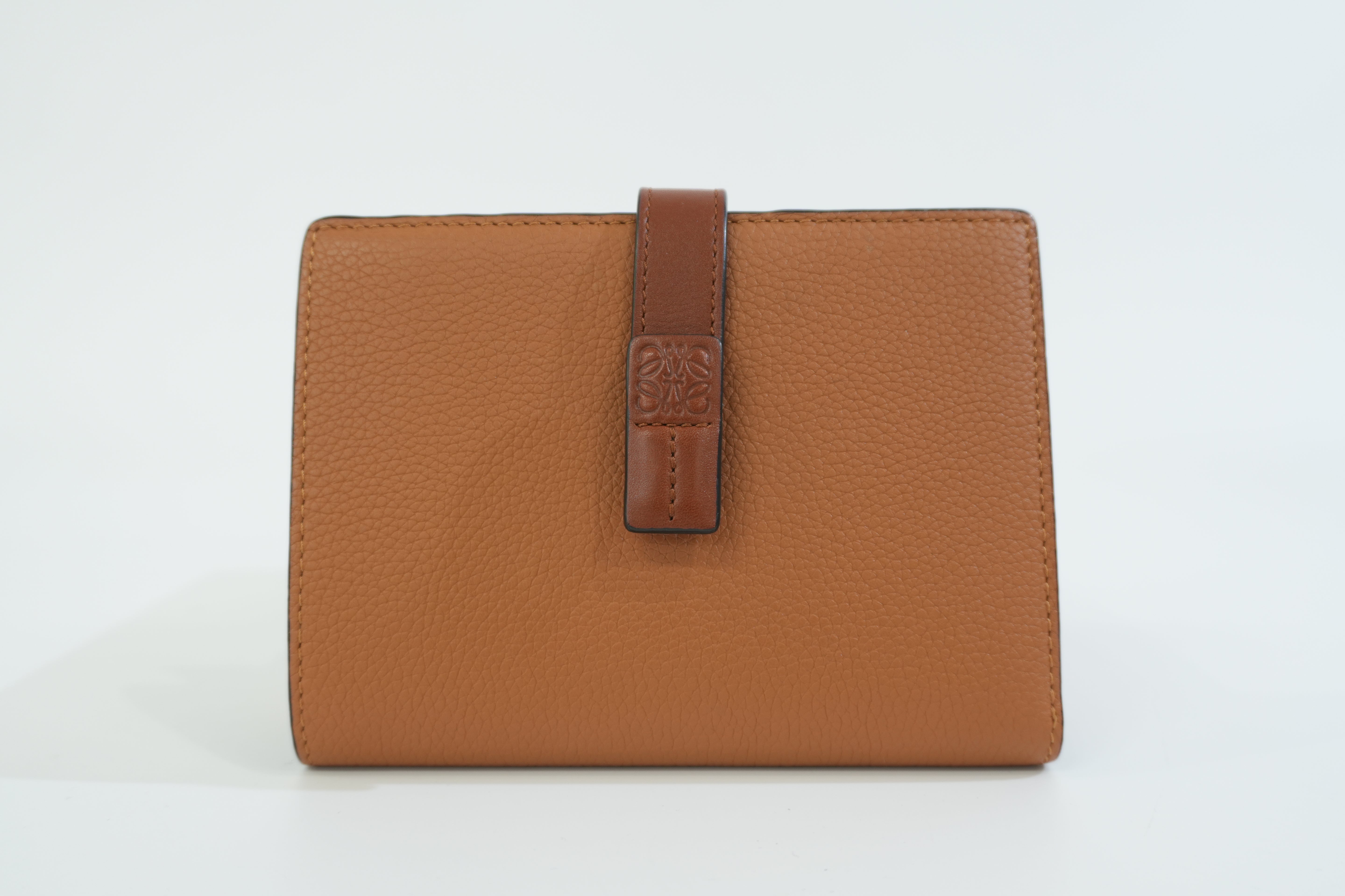 Pre-owned Loewe Leather Cover Wallet Brown