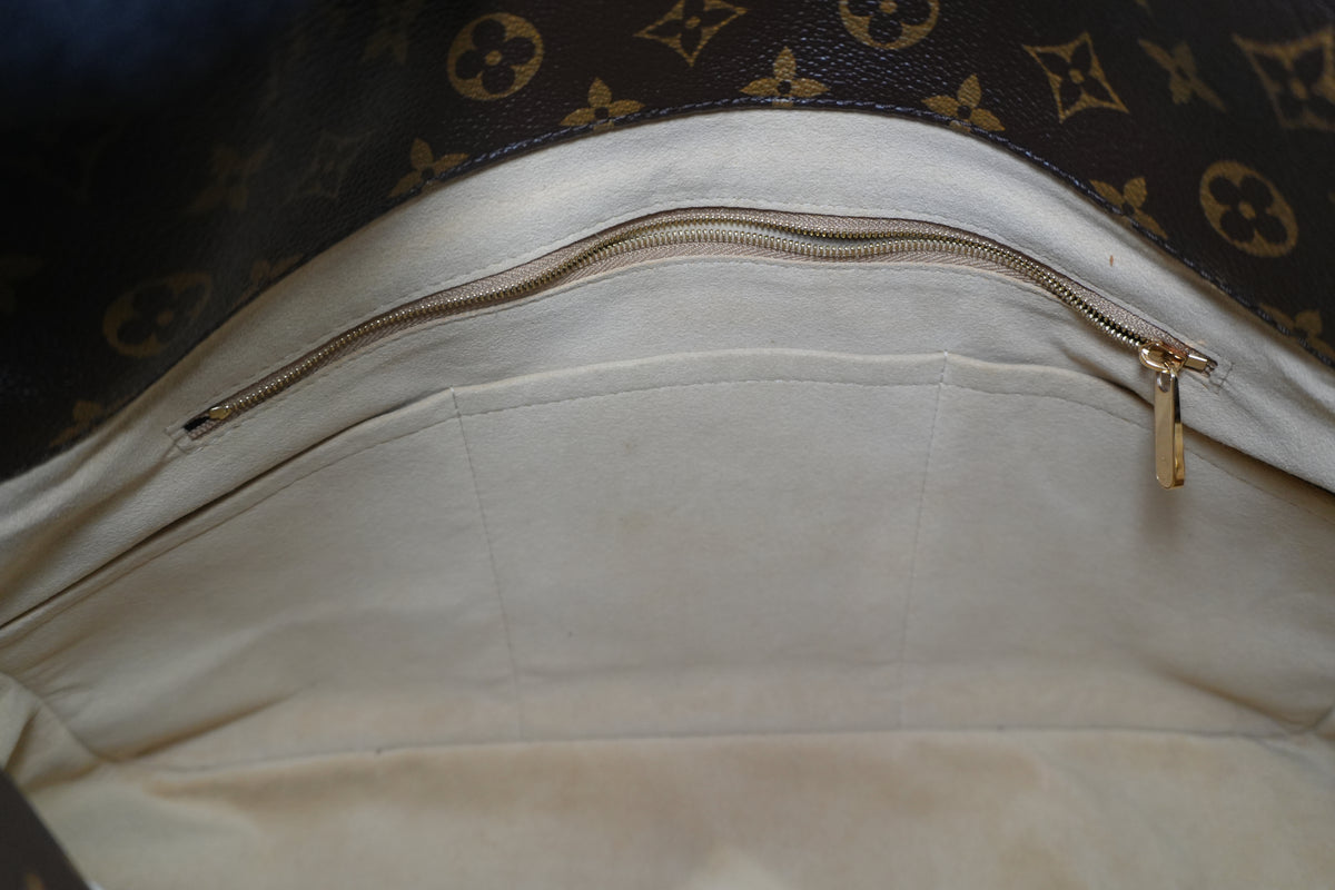 Pre-Owned Louis Vuitton Artsy MM Hobo Shoulder Bag