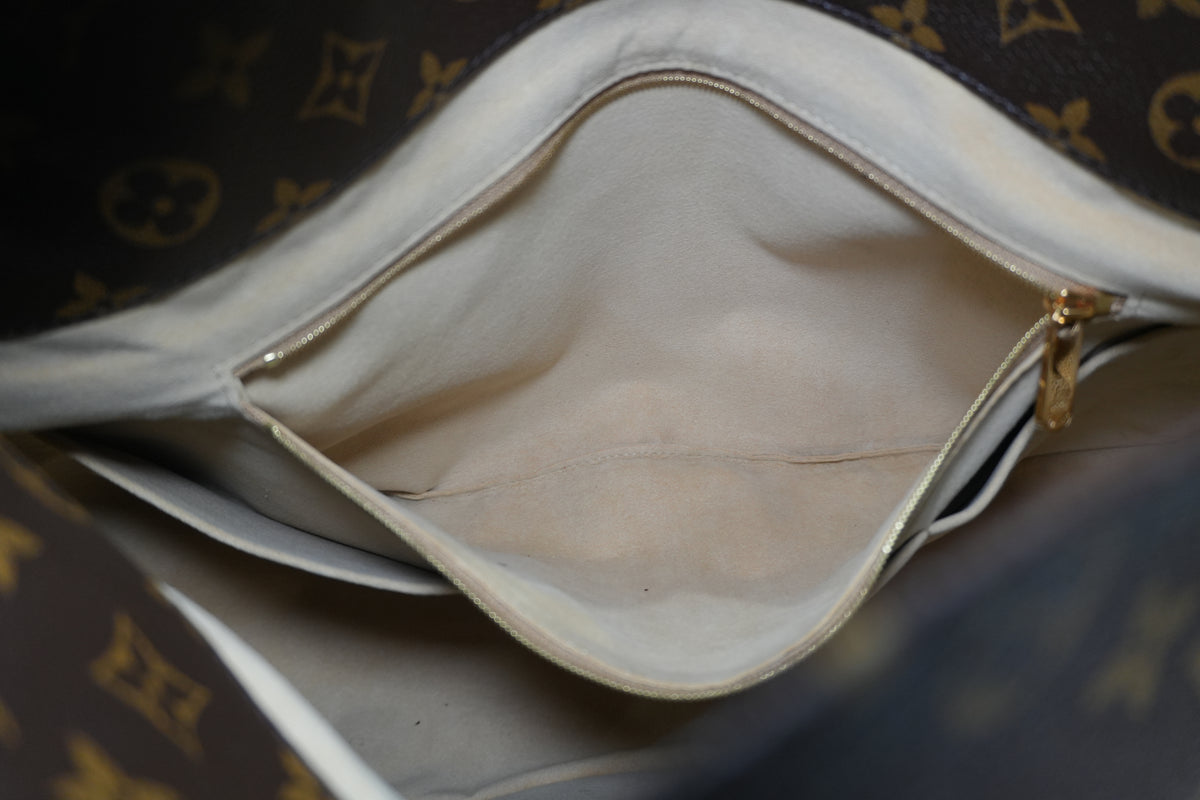 Pre-Owned Louis Vuitton Artsy MM Hobo Shoulder Bag