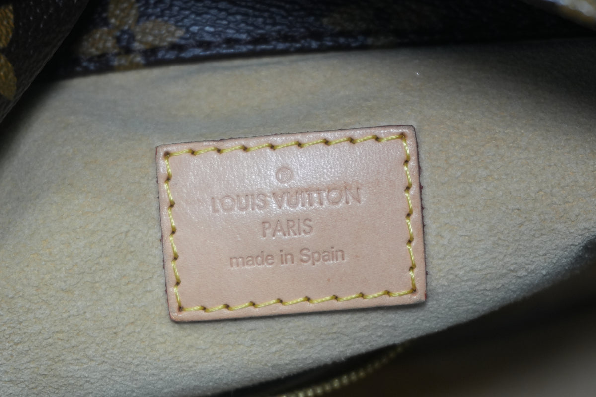 Pre-Owned Louis Vuitton Artsy MM Hobo Shoulder Bag