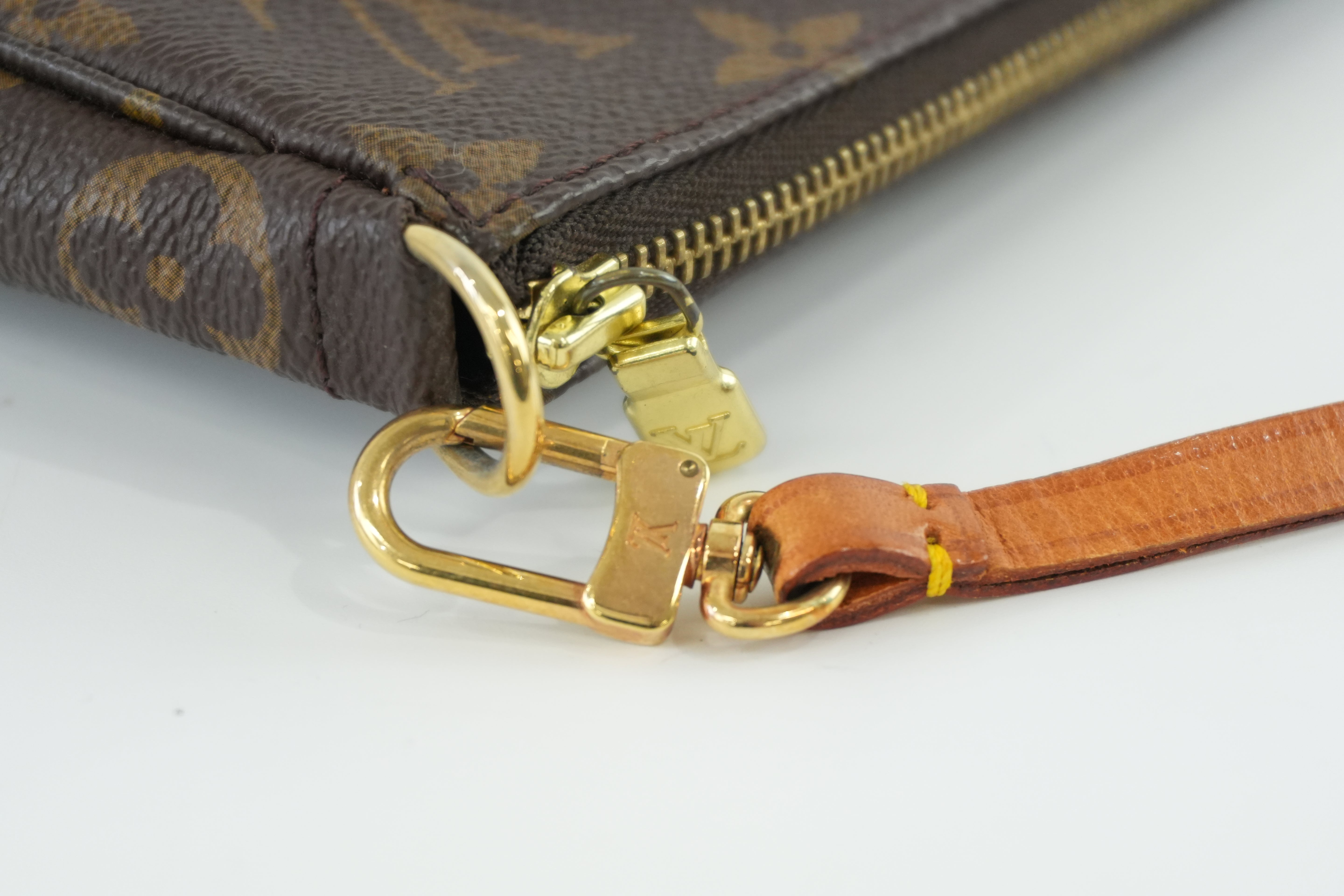 Pre-owned Louis Vuitton Monogram Pochette Accessories