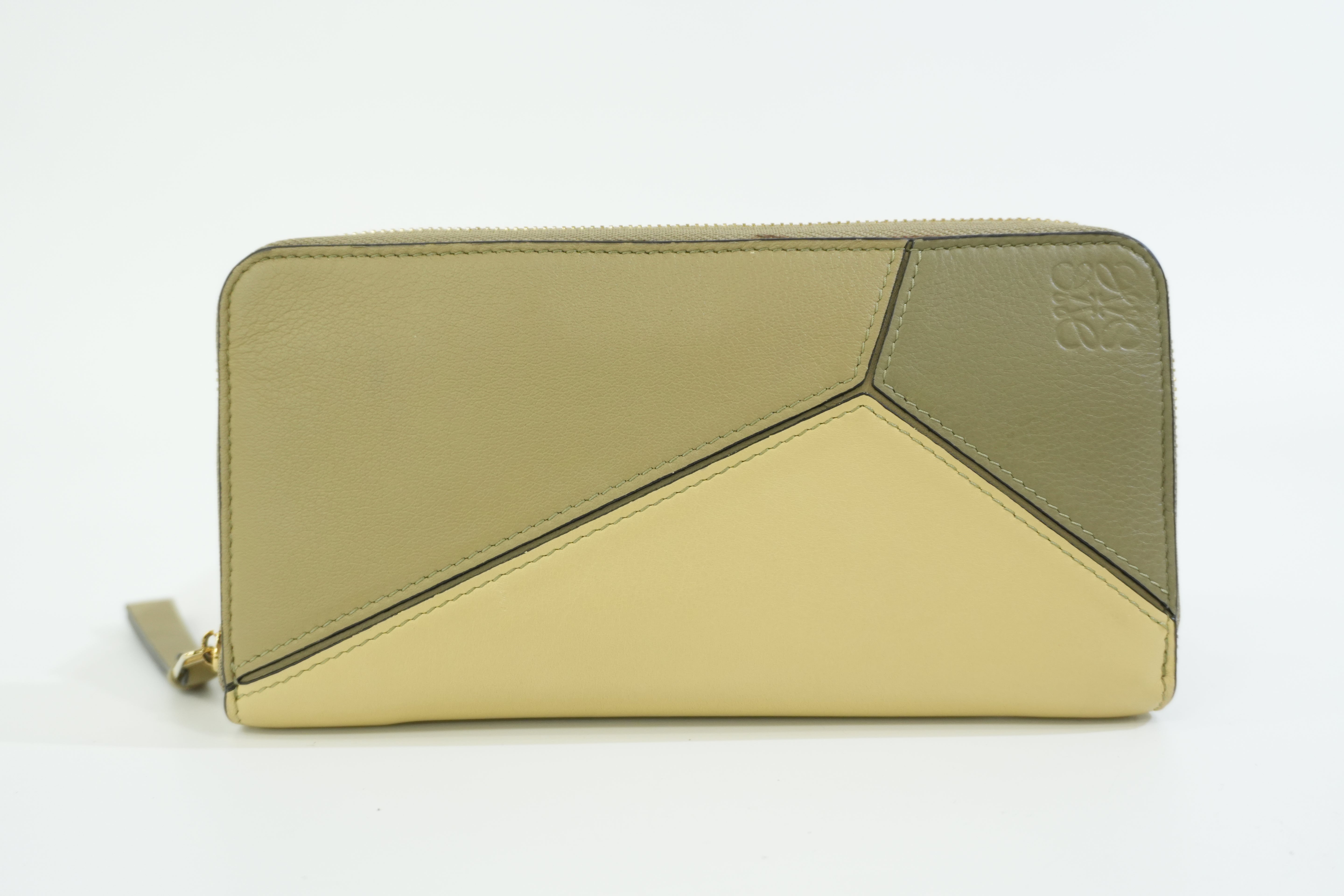 Pre-owned Loewe Leather Zippy Long Wallet Green