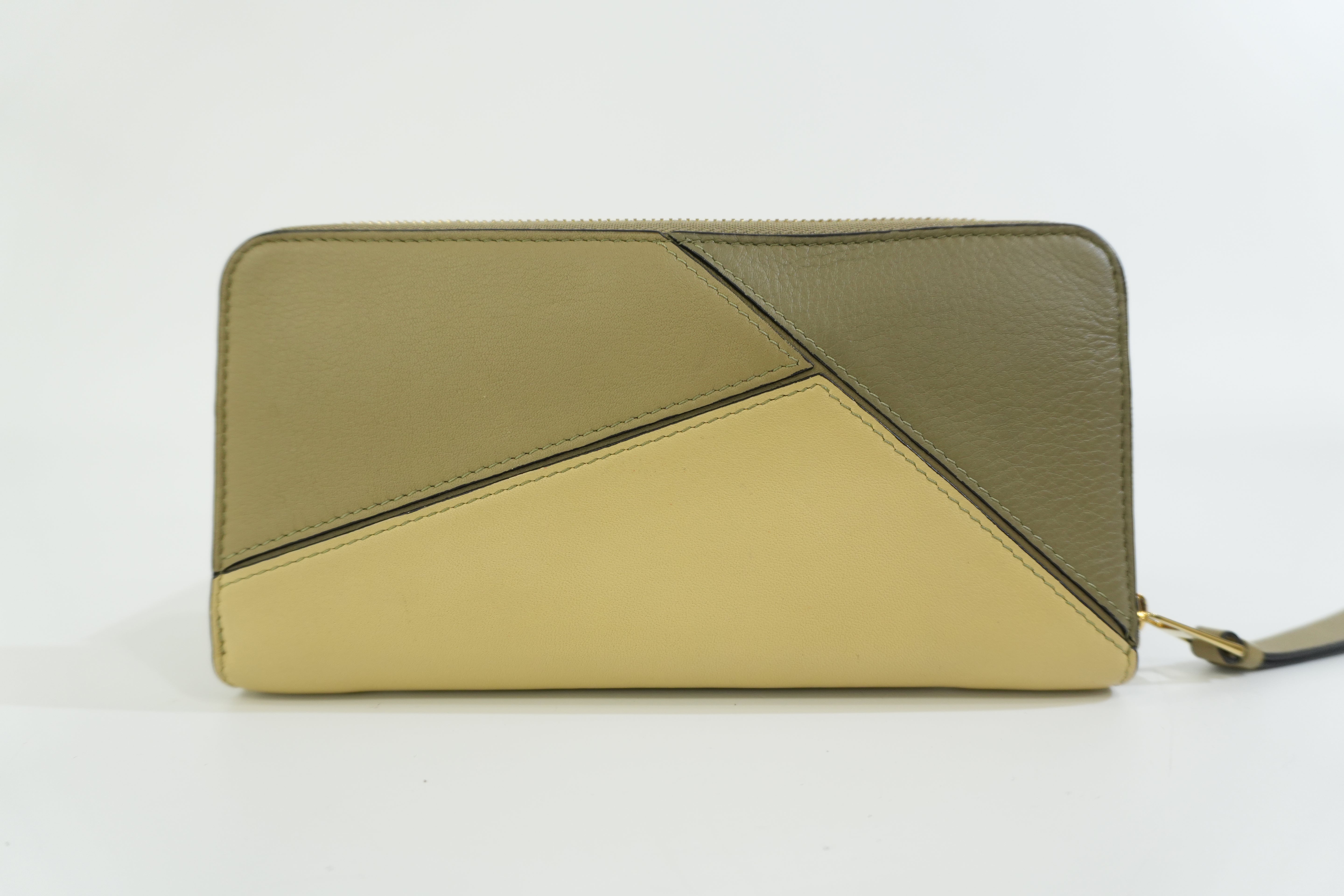 Pre-owned Loewe Leather Zippy Long Wallet Green