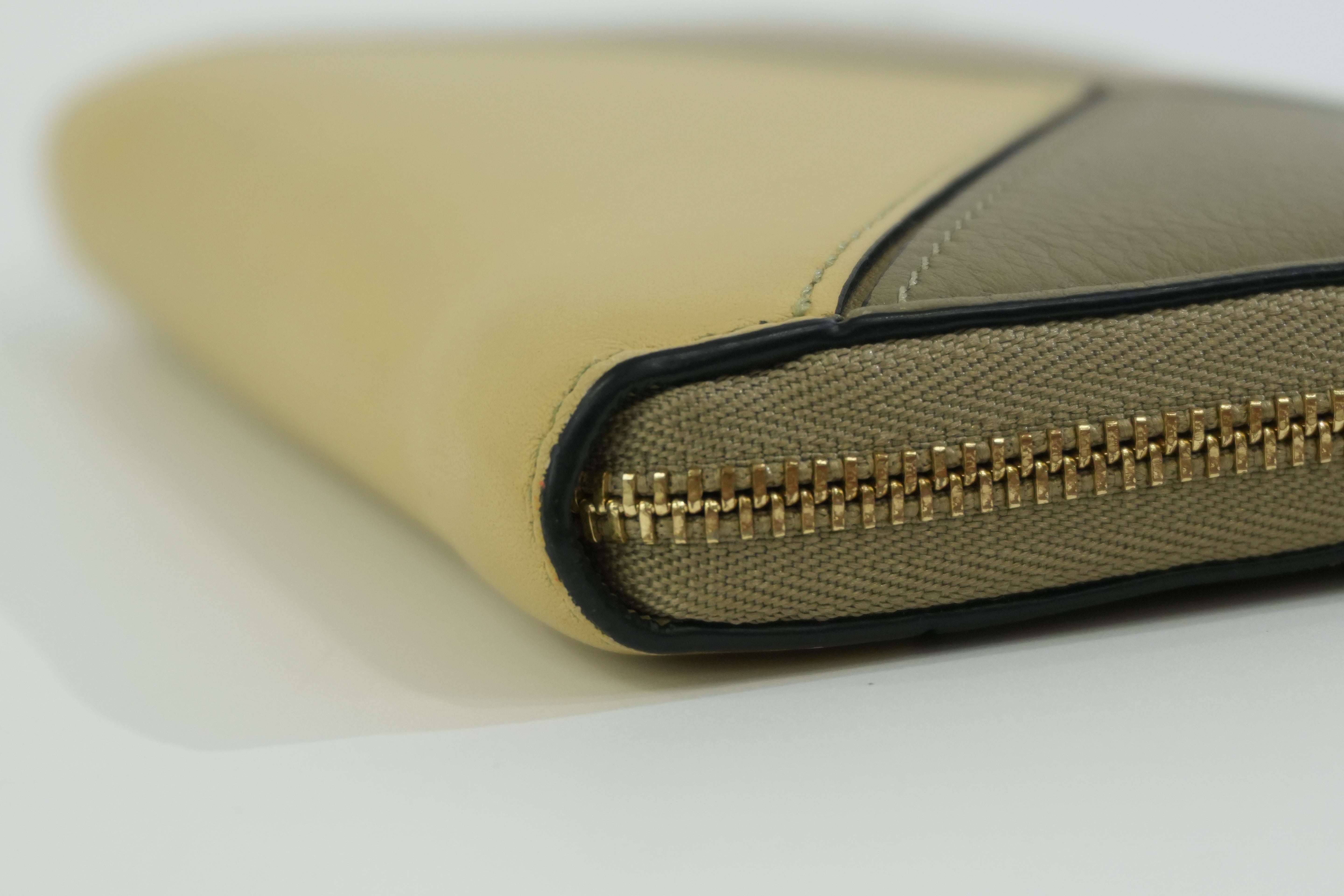 Pre-owned Loewe Leather Zippy Long Wallet Green