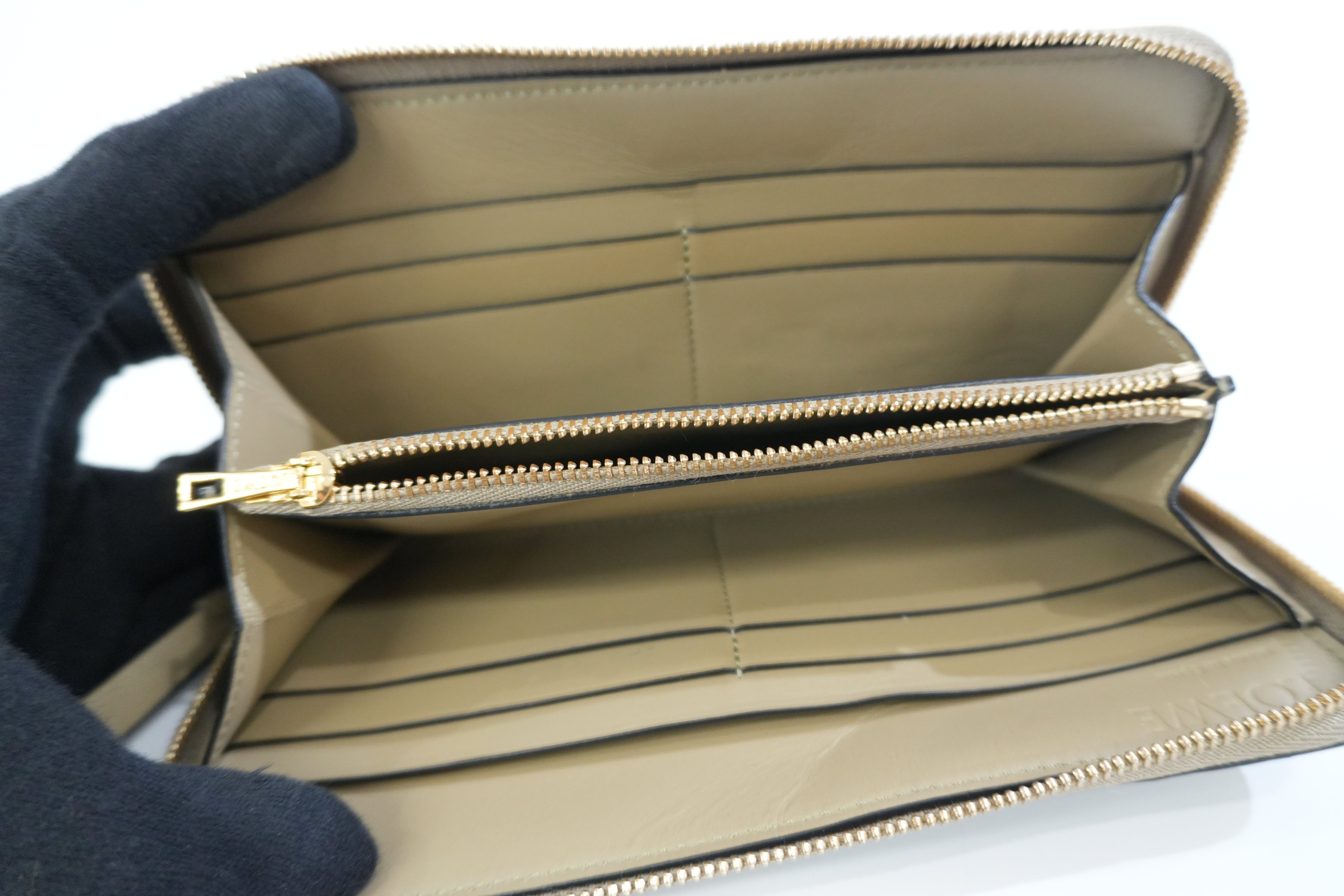 Pre-owned Loewe Leather Zippy Long Wallet Green