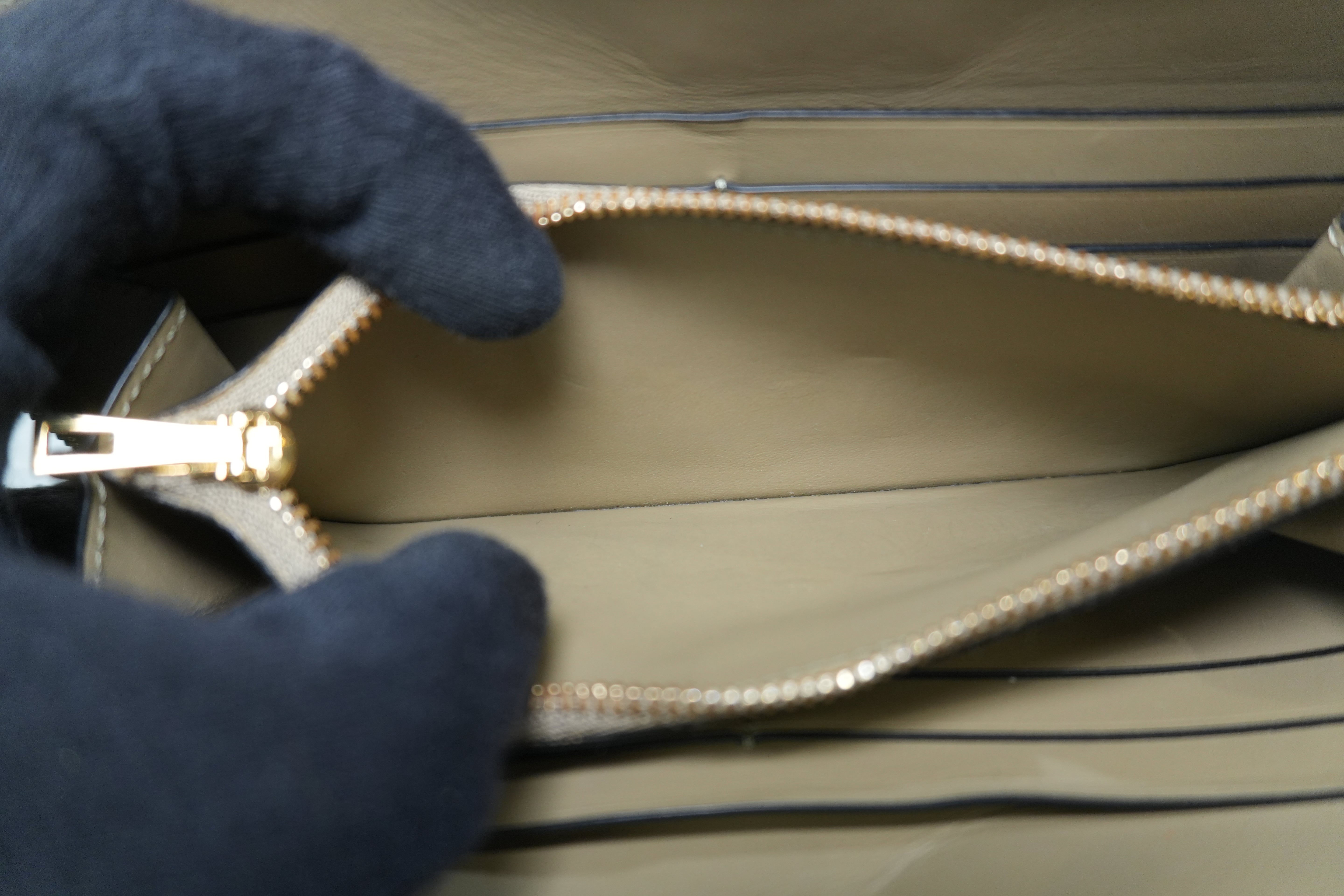 Pre-owned Loewe Leather Zippy Long Wallet Green