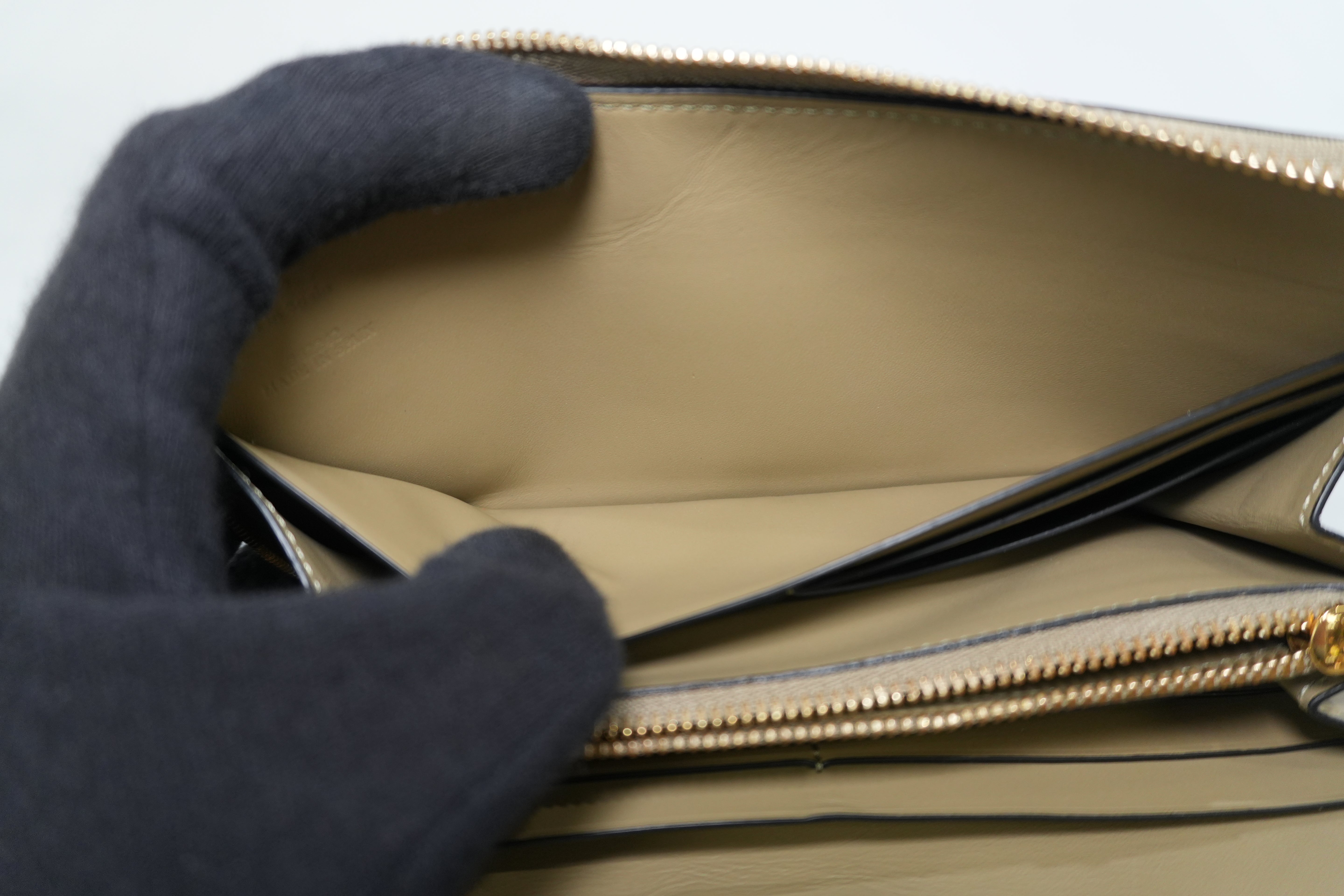 Pre-owned Loewe Leather Zippy Long Wallet Green