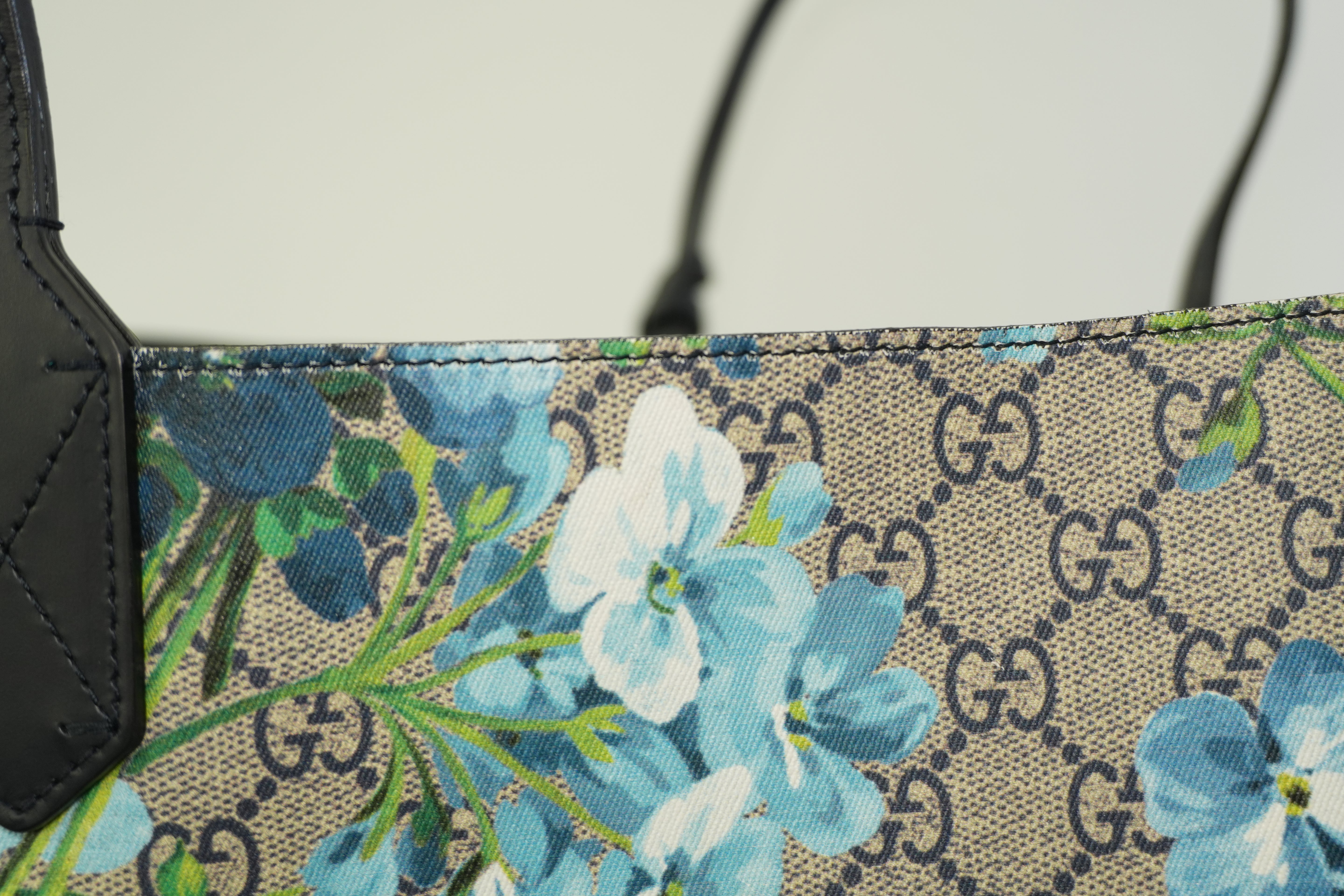 Pre-owned Gucci Canvas Blooms Reversible Tote Bag Blue
