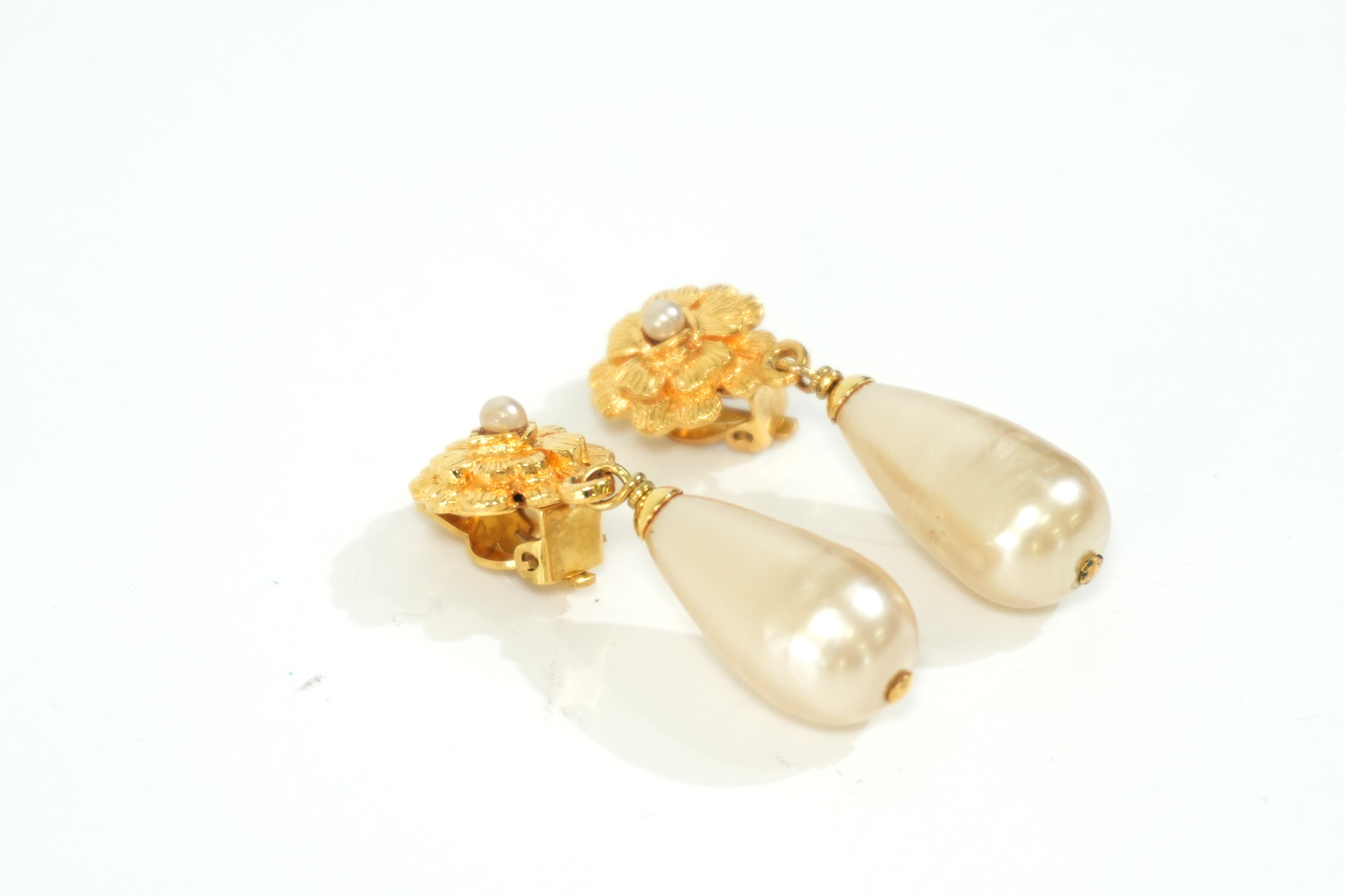 Pre-owned Chanel Fashion Gold Clip on Pearl Earrings