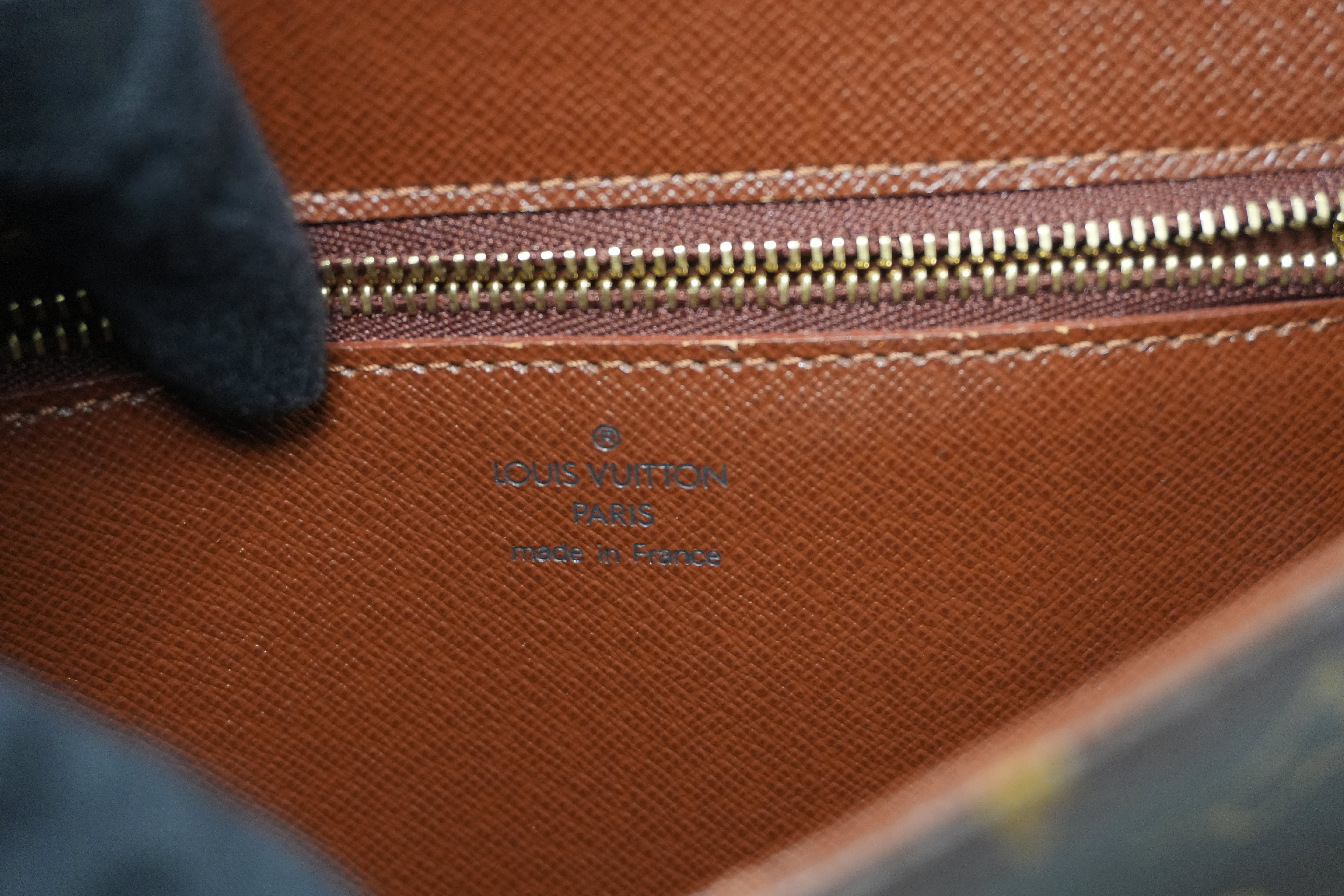 Pre-owned Louis Vuitton Monogram Saint Cloud GM Shoulder Bag