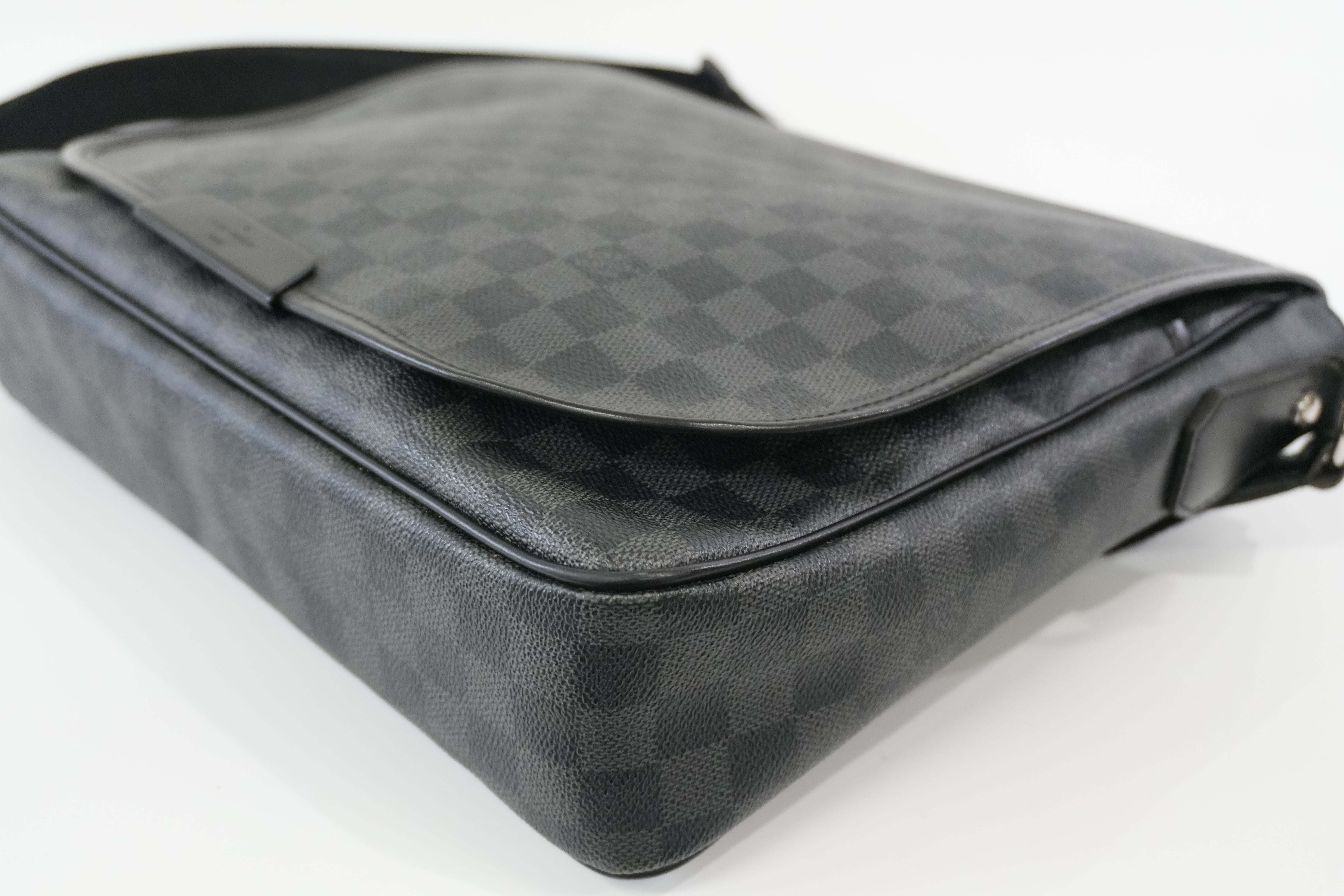 Pre-owned Louis Vuitton Damier Graphite Daniel MM Messenger Bag