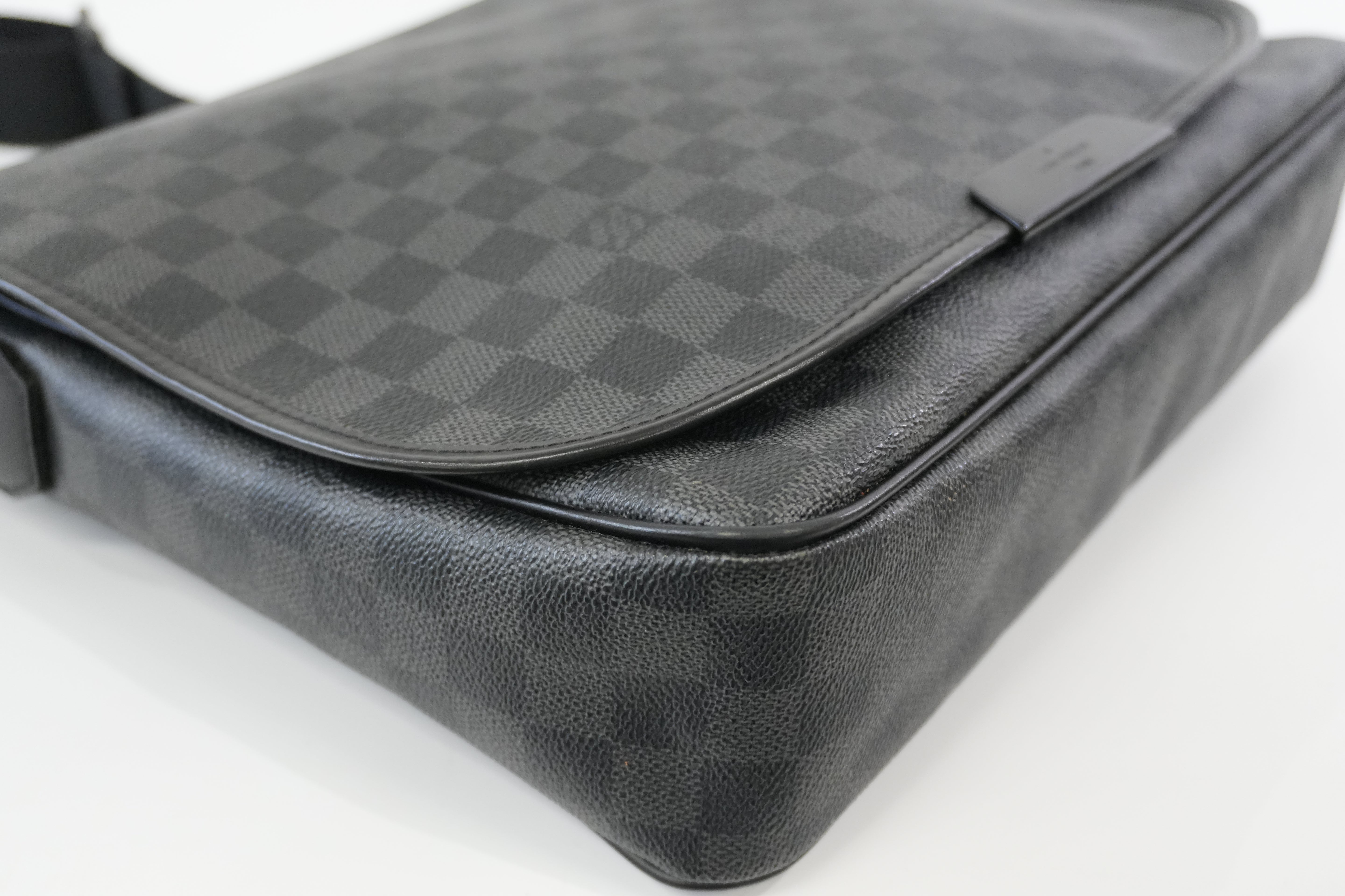 Pre-owned Louis Vuitton Damier Graphite Daniel MM Messenger Bag