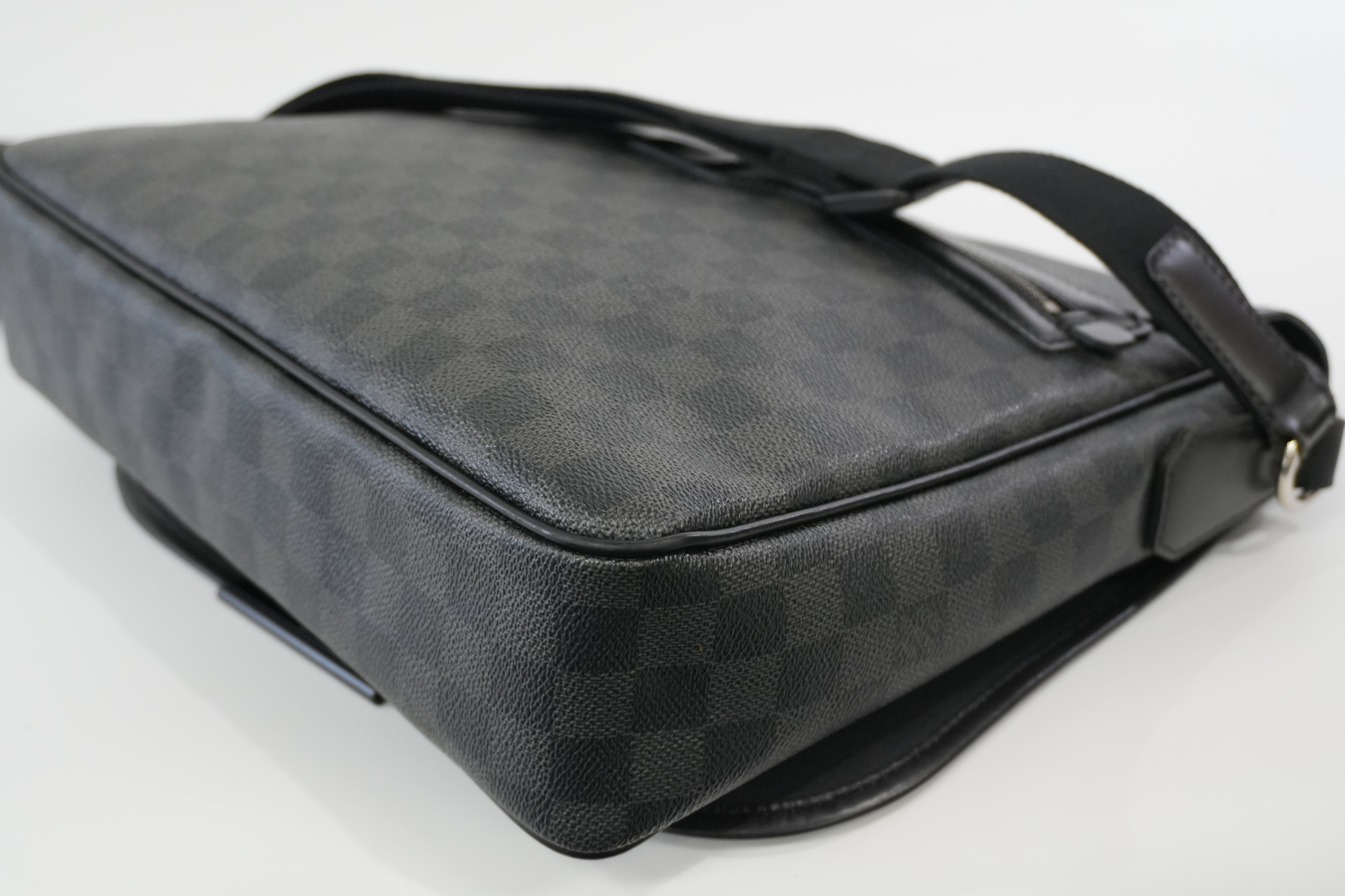 Pre-owned Louis Vuitton Damier Graphite Daniel MM Messenger Bag