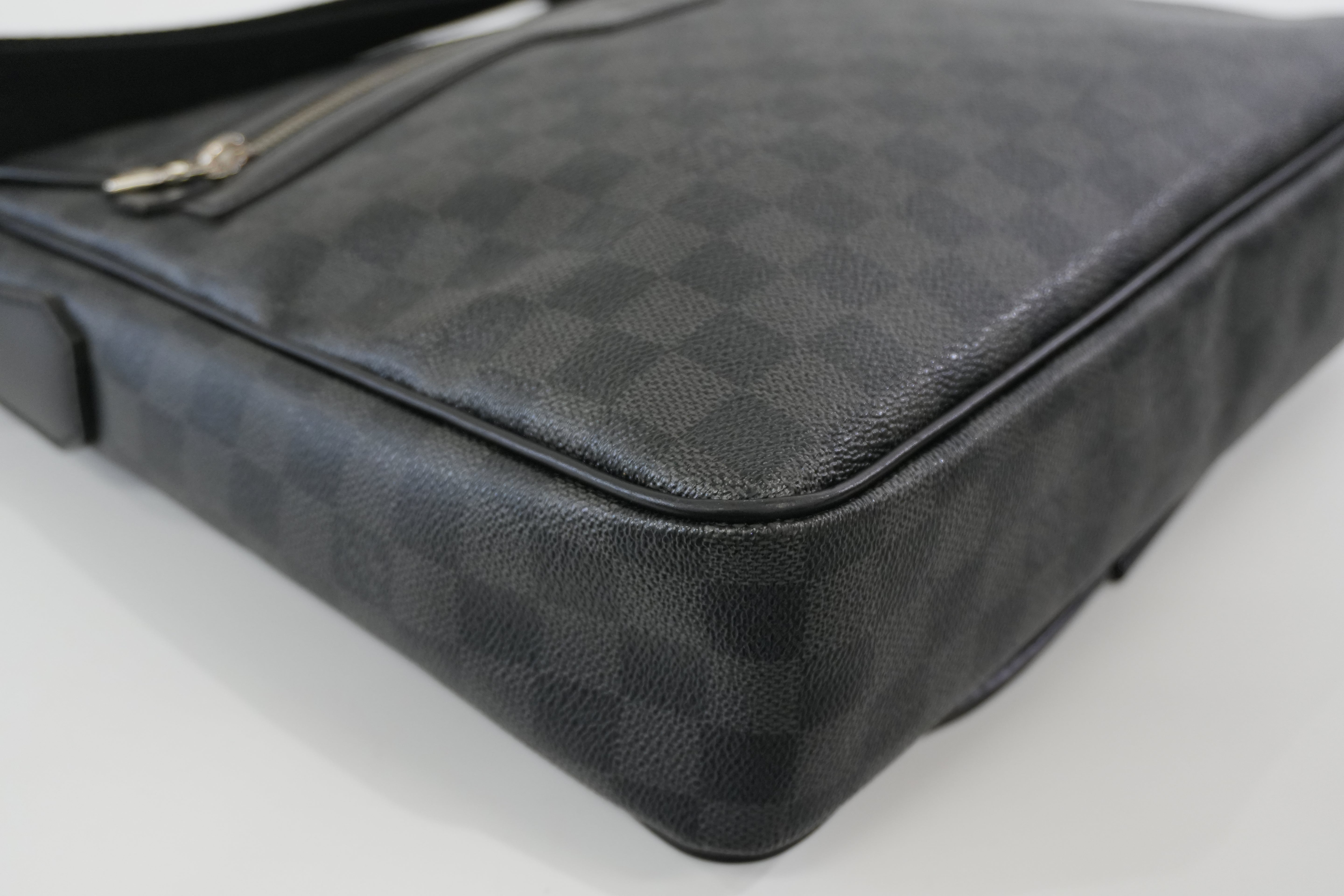 Pre-owned Louis Vuitton Damier Graphite Daniel MM Messenger Bag