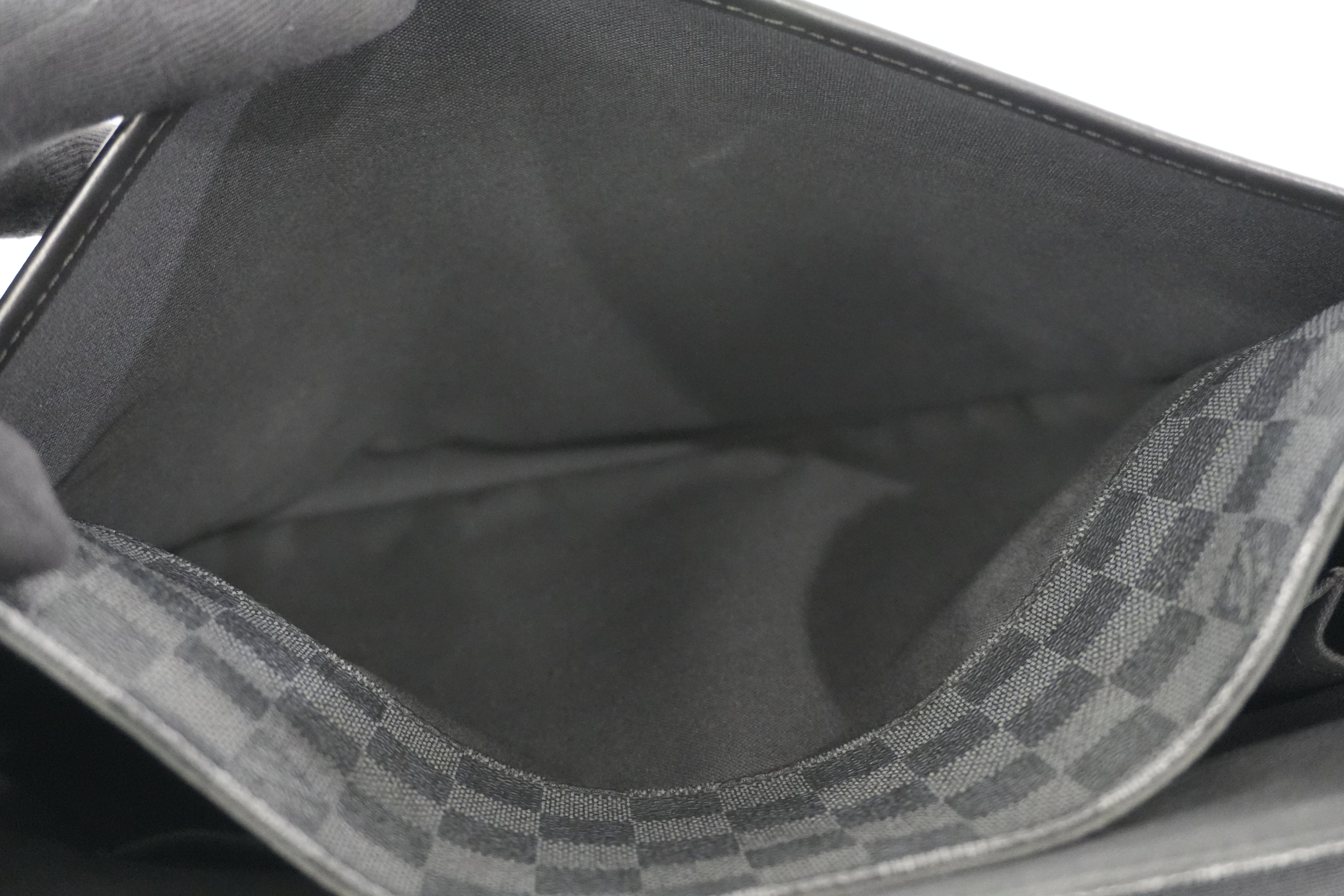 Pre-owned Louis Vuitton Damier Graphite Daniel MM Messenger Bag