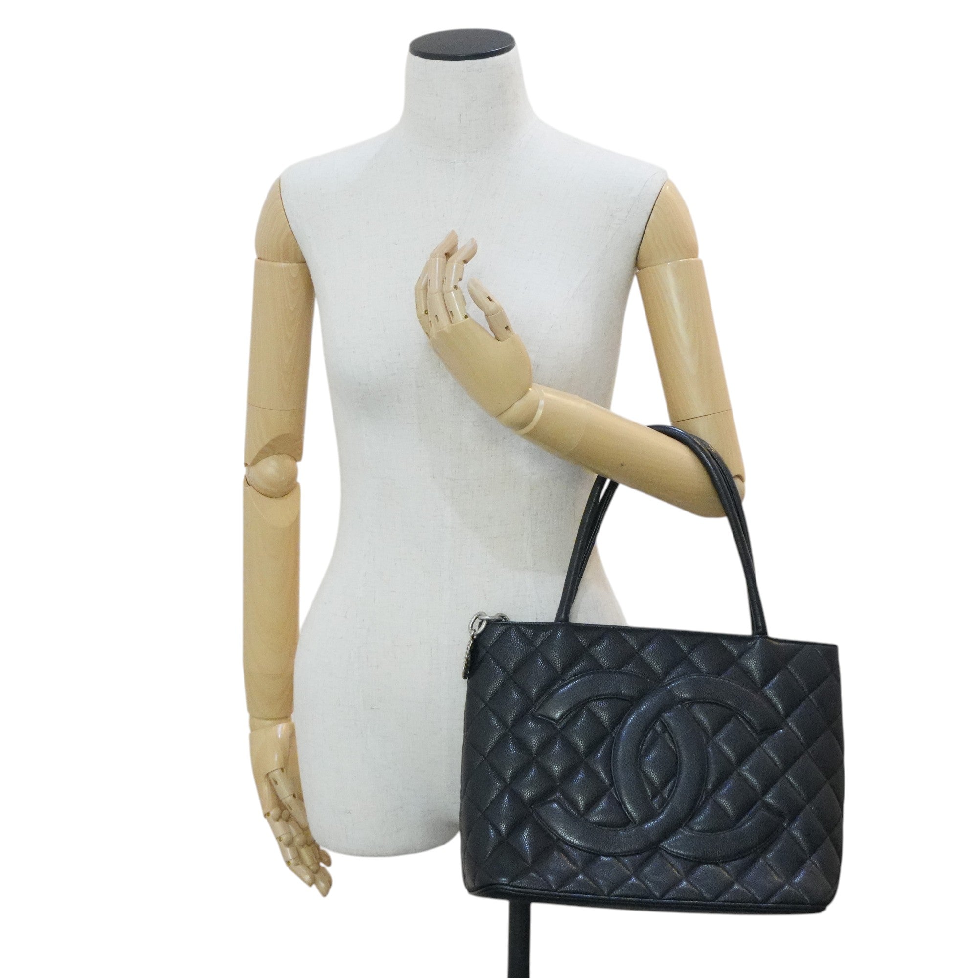 Pre-owned Chanel Caviar Skin Chanel Medallion Handbag Black