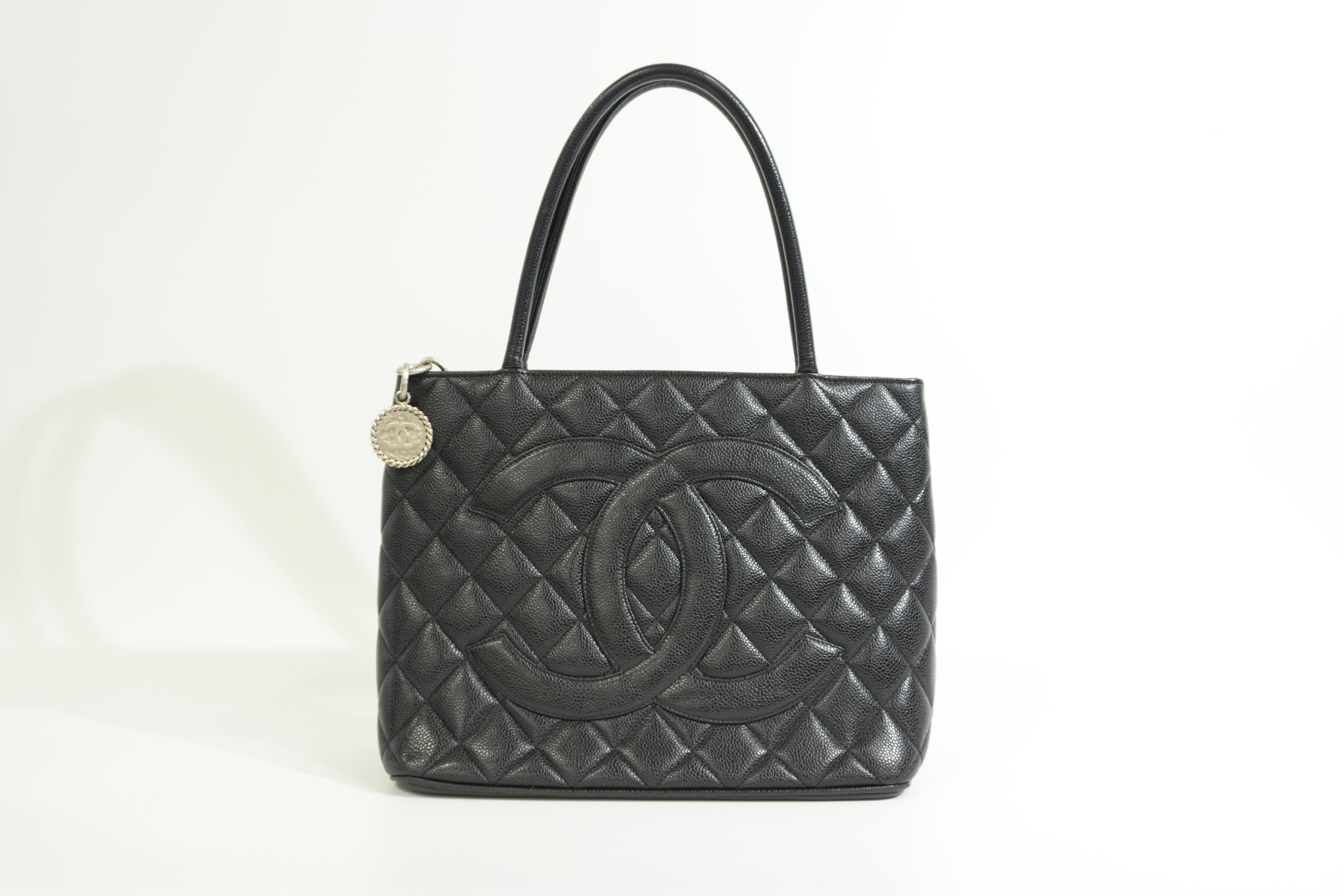 Pre-owned Chanel Caviar Skin Chanel Medallion Handbag Black
