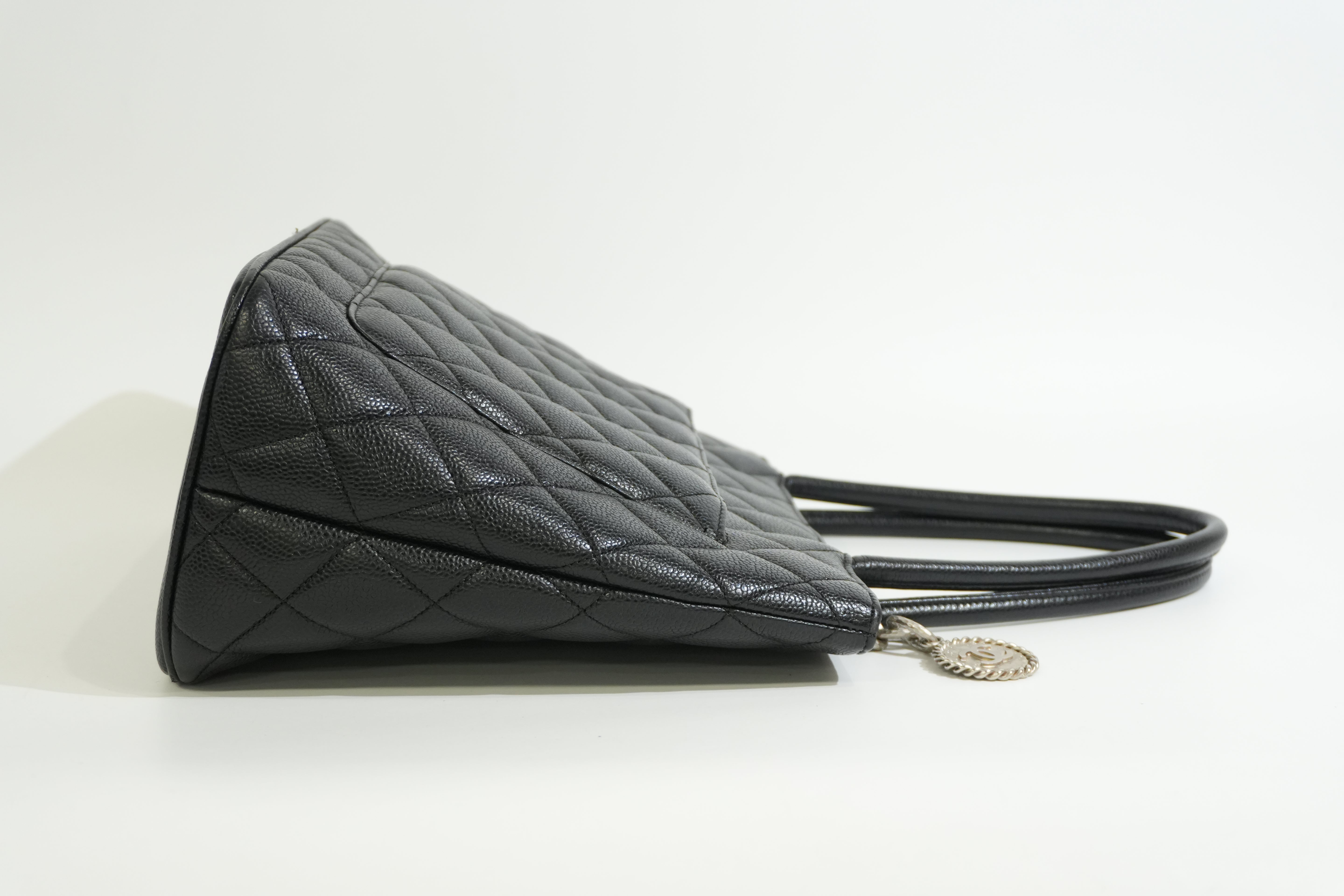 Pre-owned Chanel Caviar Skin Chanel Medallion Handbag Black
