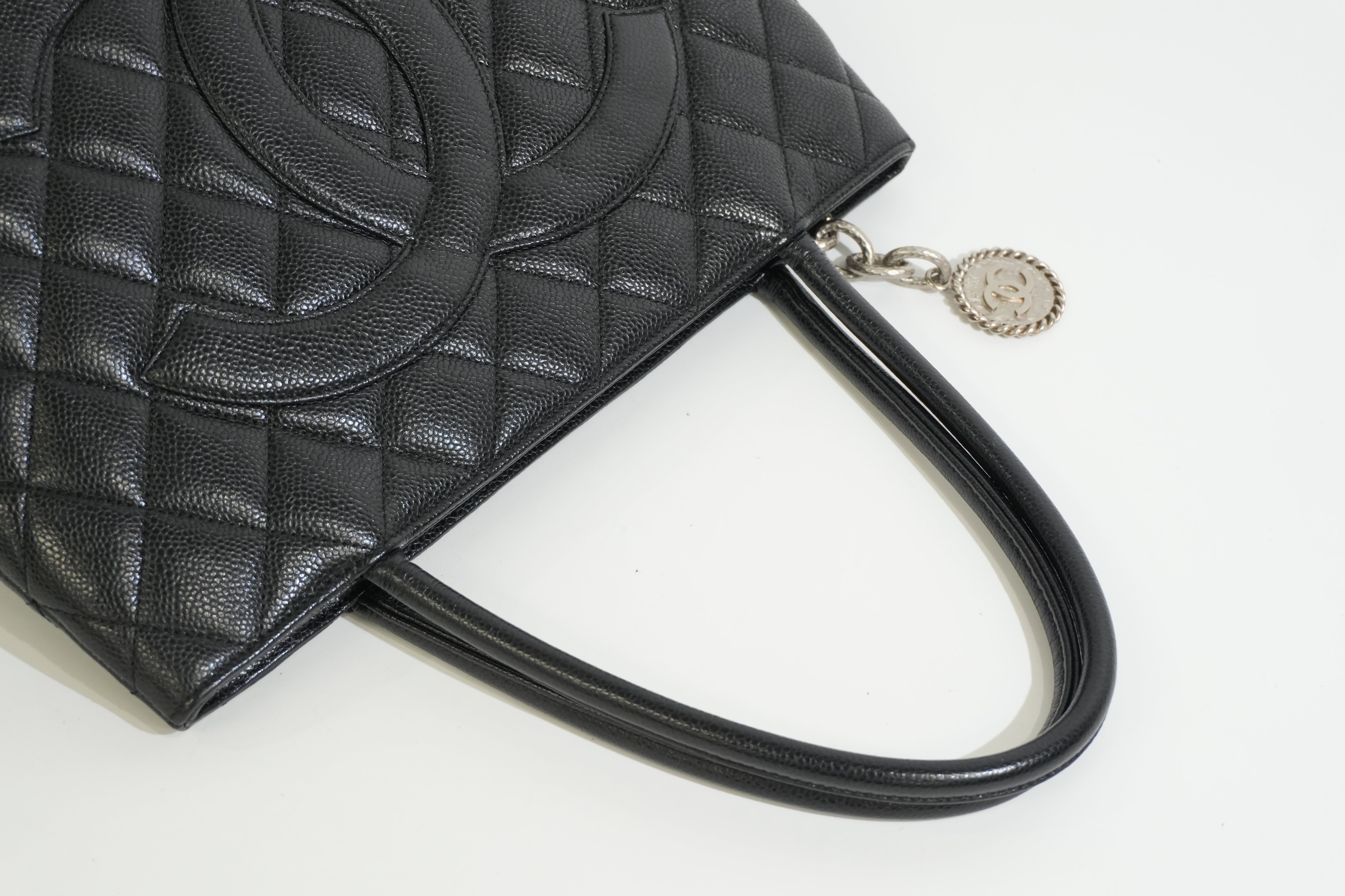 Pre-owned Chanel Caviar Skin Chanel Medallion Handbag Black