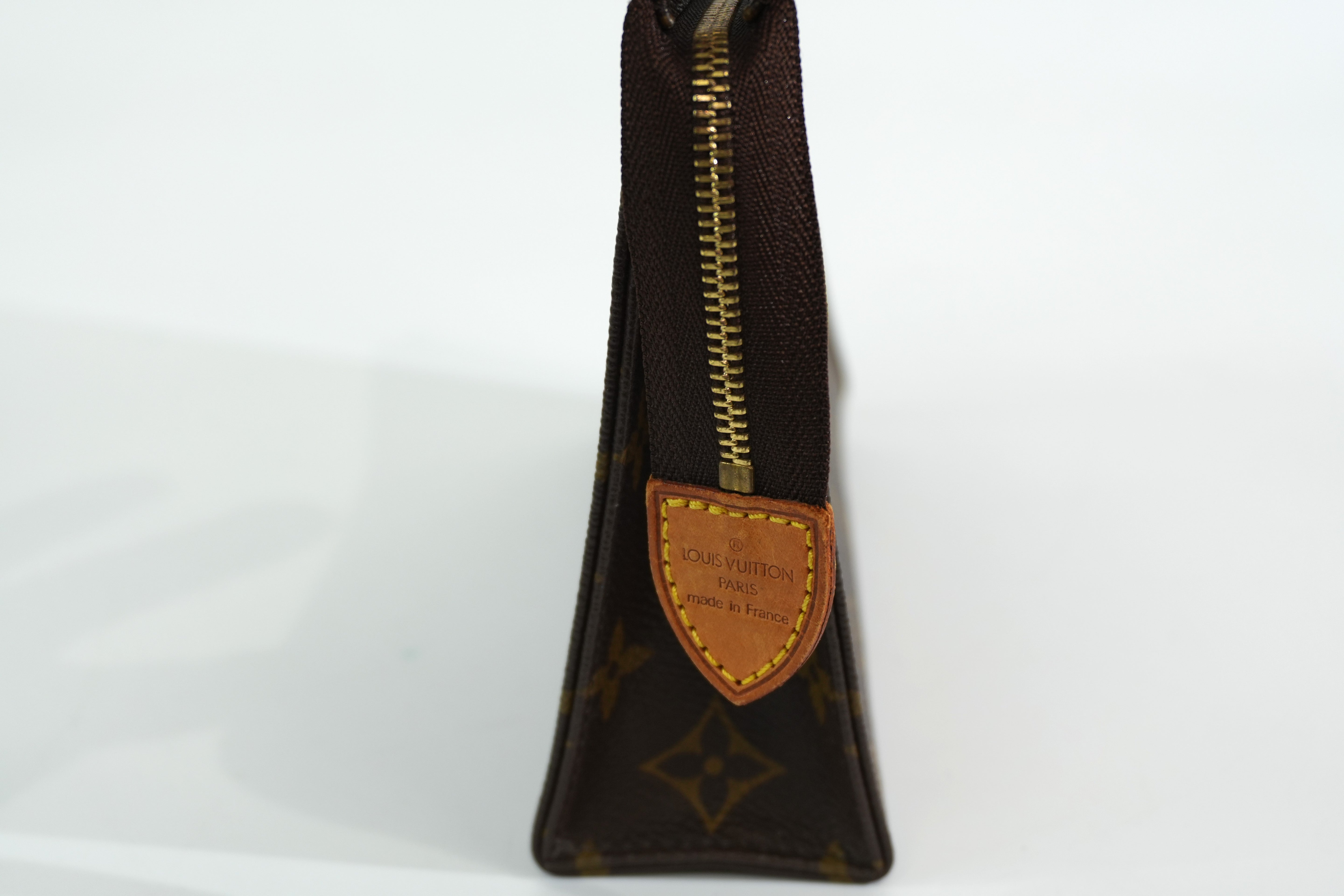 Pre-owned Louis Vuitton Monogram Toiletry 19 Pouch