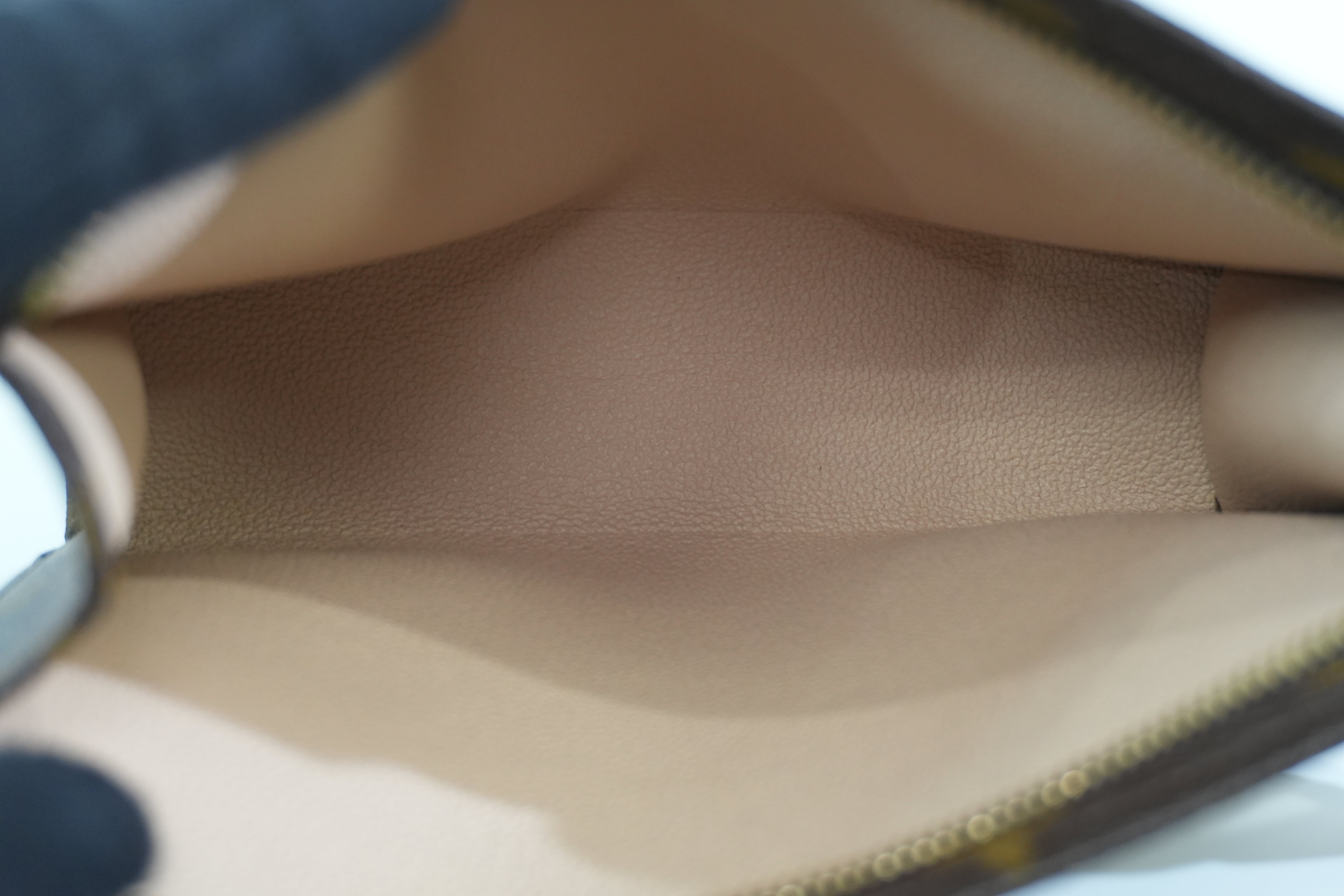 Pre-owned Louis Vuitton Monogram Toiletry 19 Pouch
