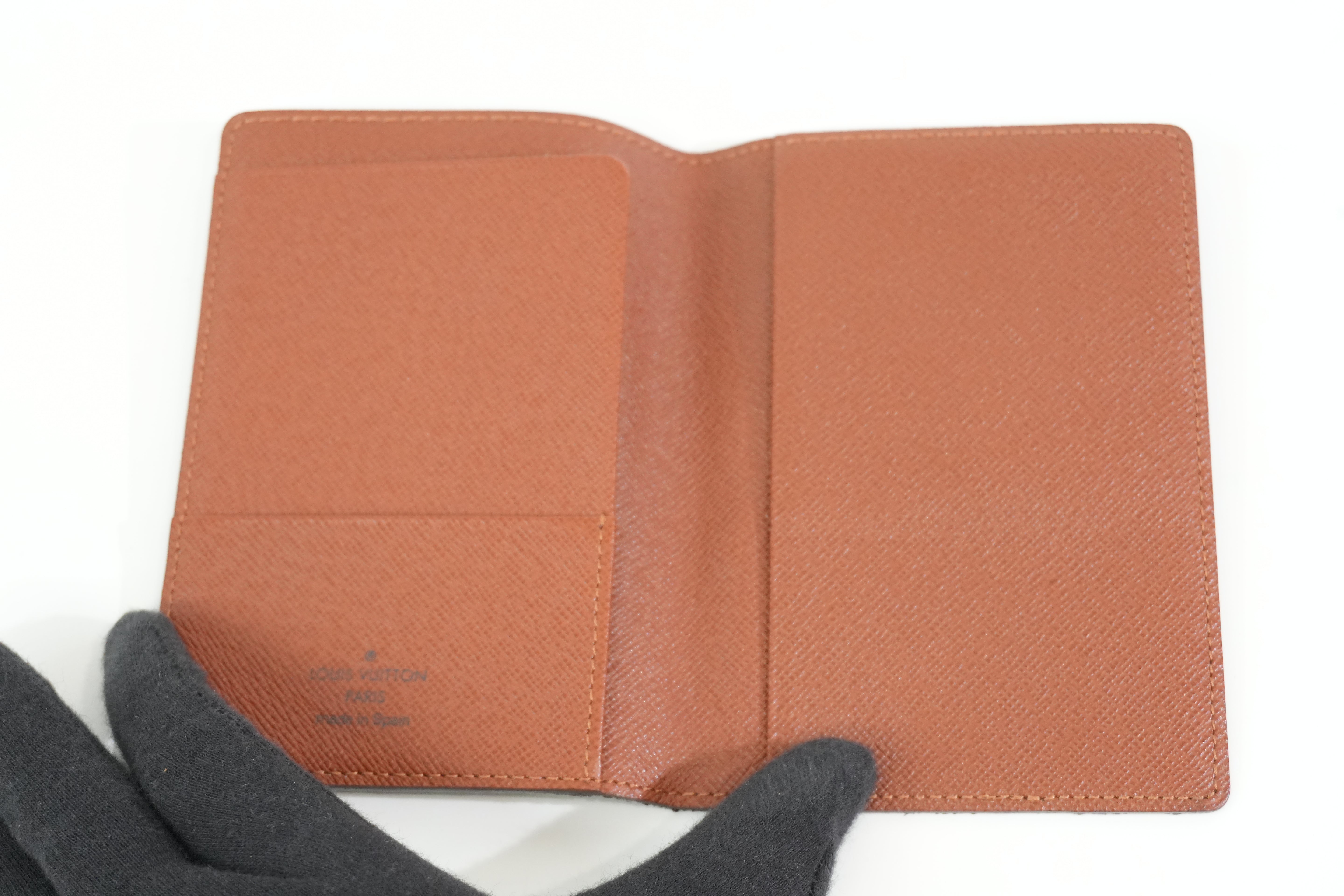 Pre-owned Louis Vuitton Monogram Passport Case