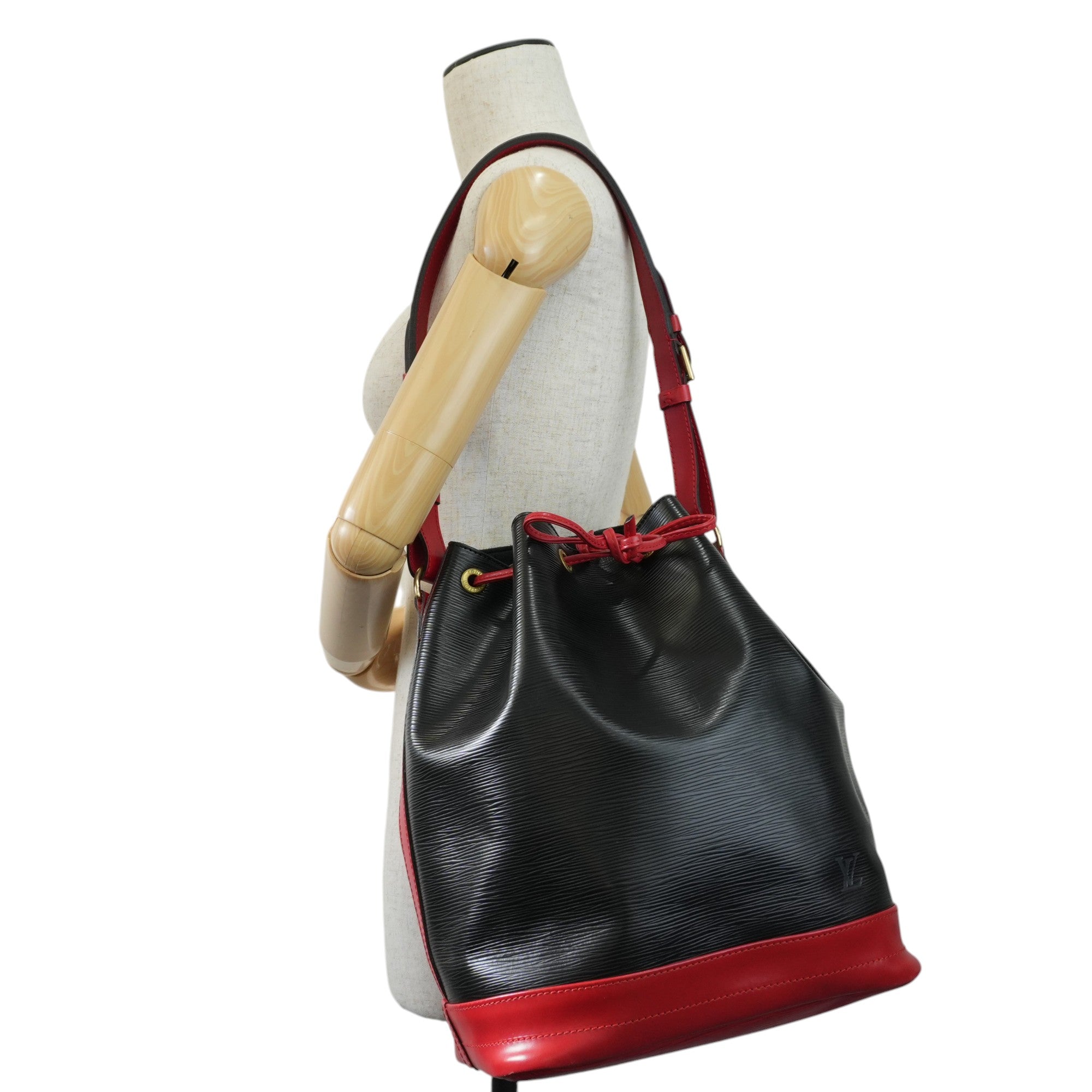 Louis Vuitton Epi Noe Bicolor Shoulder Bag Used