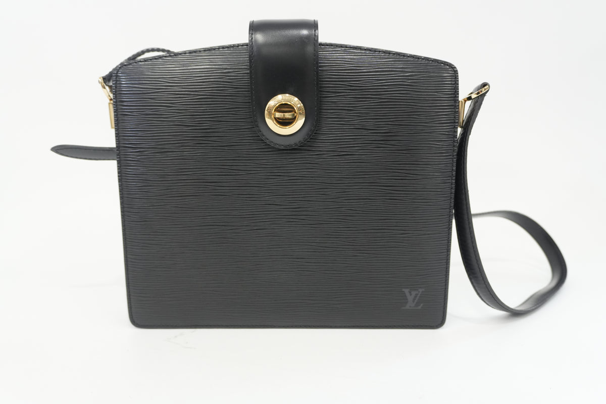 Pre-Owned Louis Vuitton Epi Capucines Shoulder Bag Black