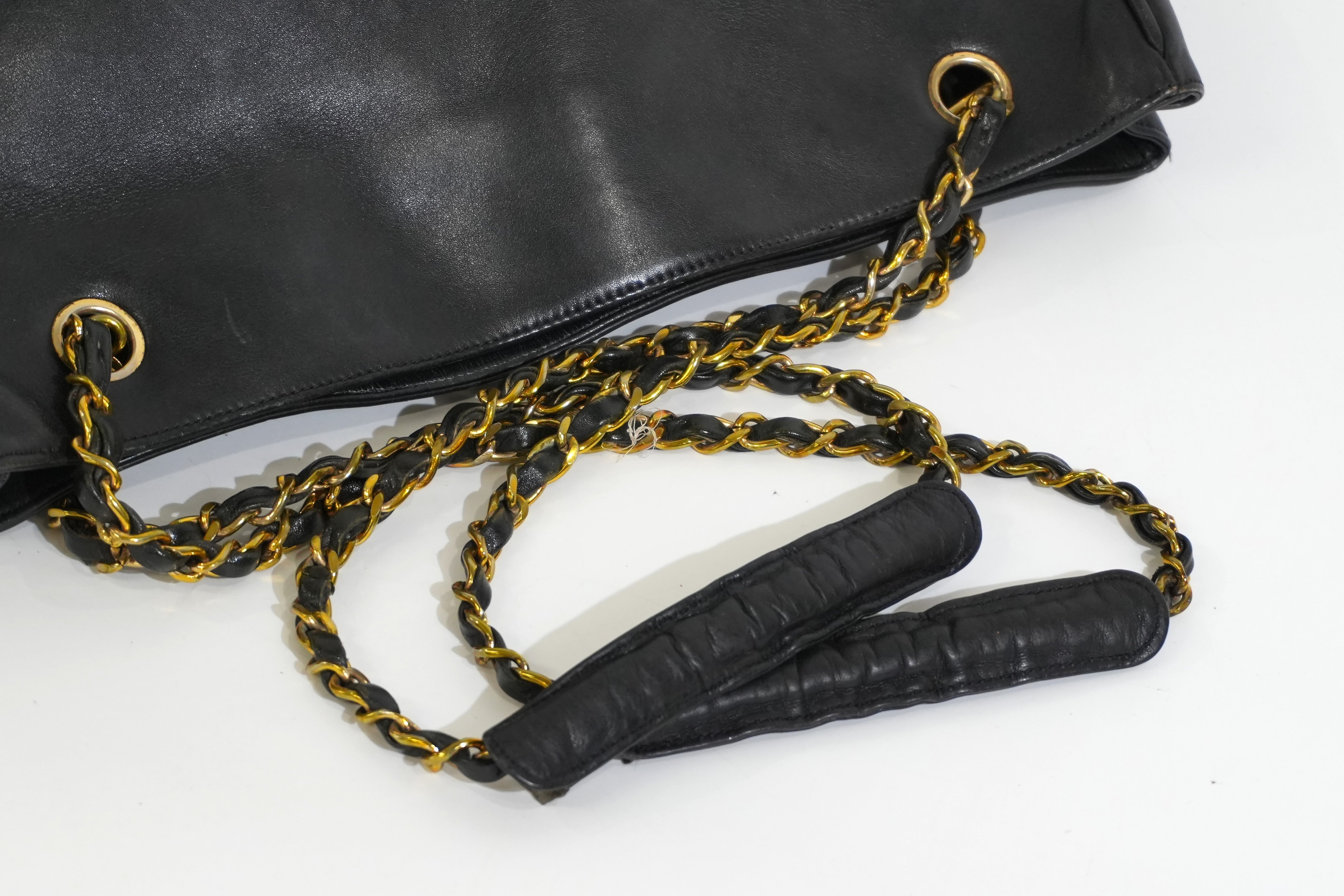 Pre-owned Chanel Chain Tote Bag Black